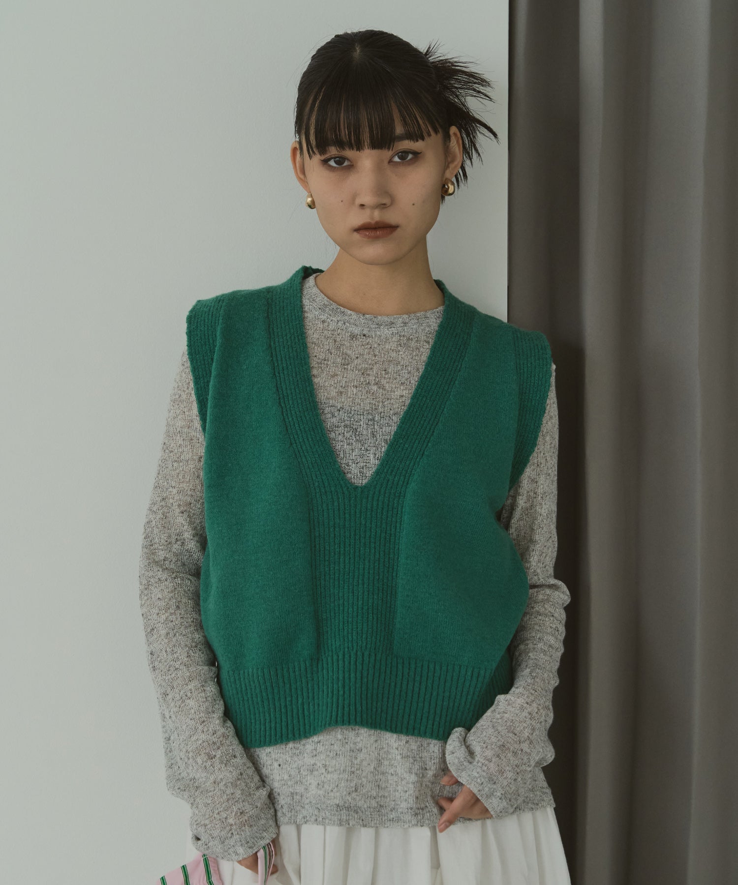 深Vネックメルヘンニットベスト