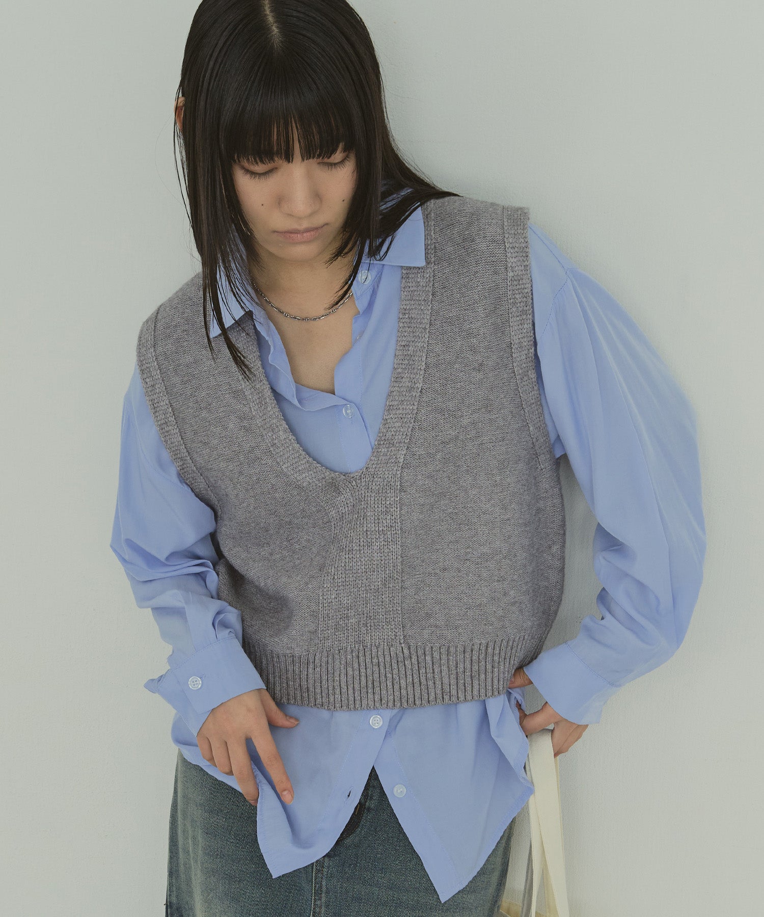 深Vネックメルヘンニットベスト