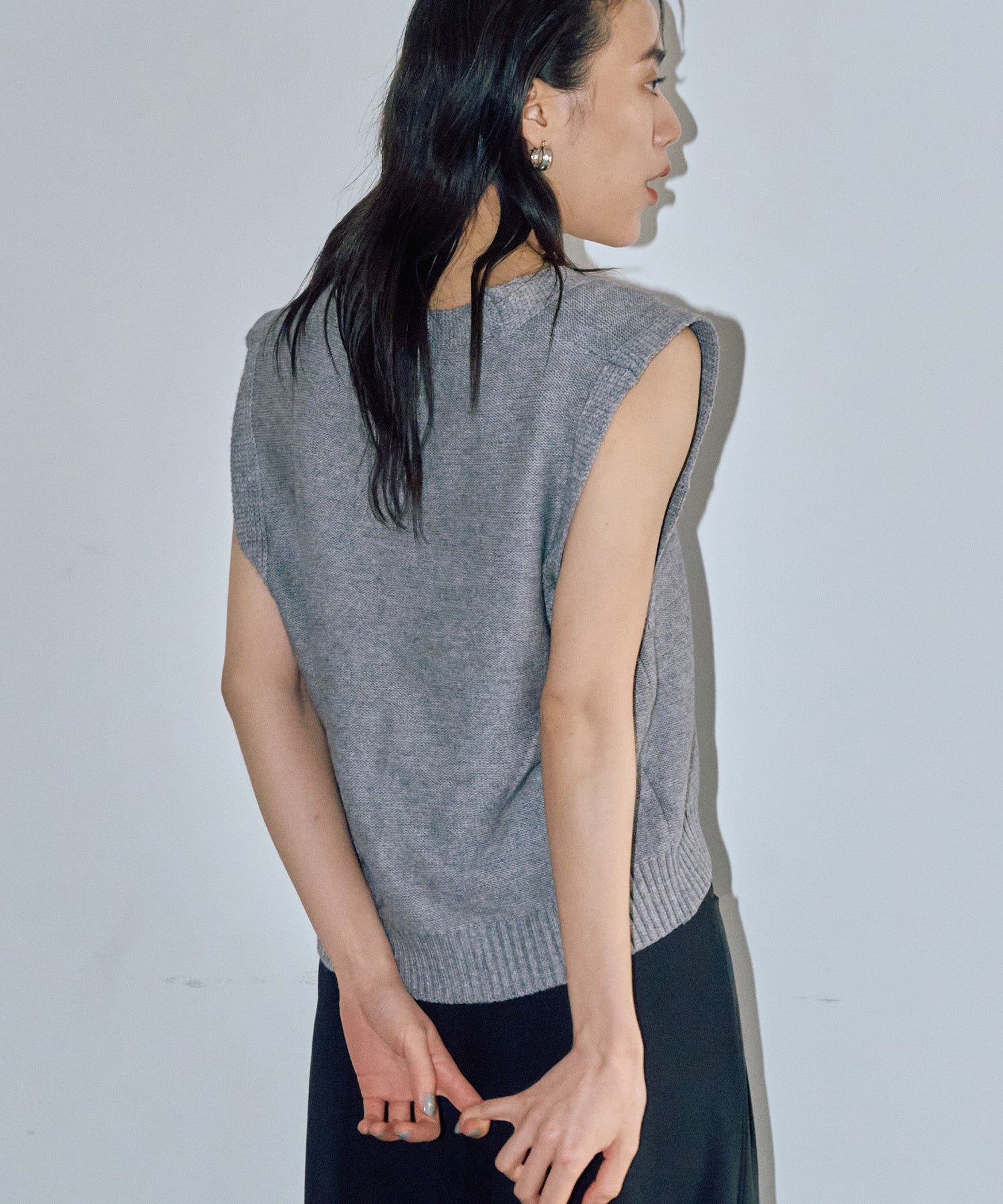 深Vネックメルヘンニットベスト