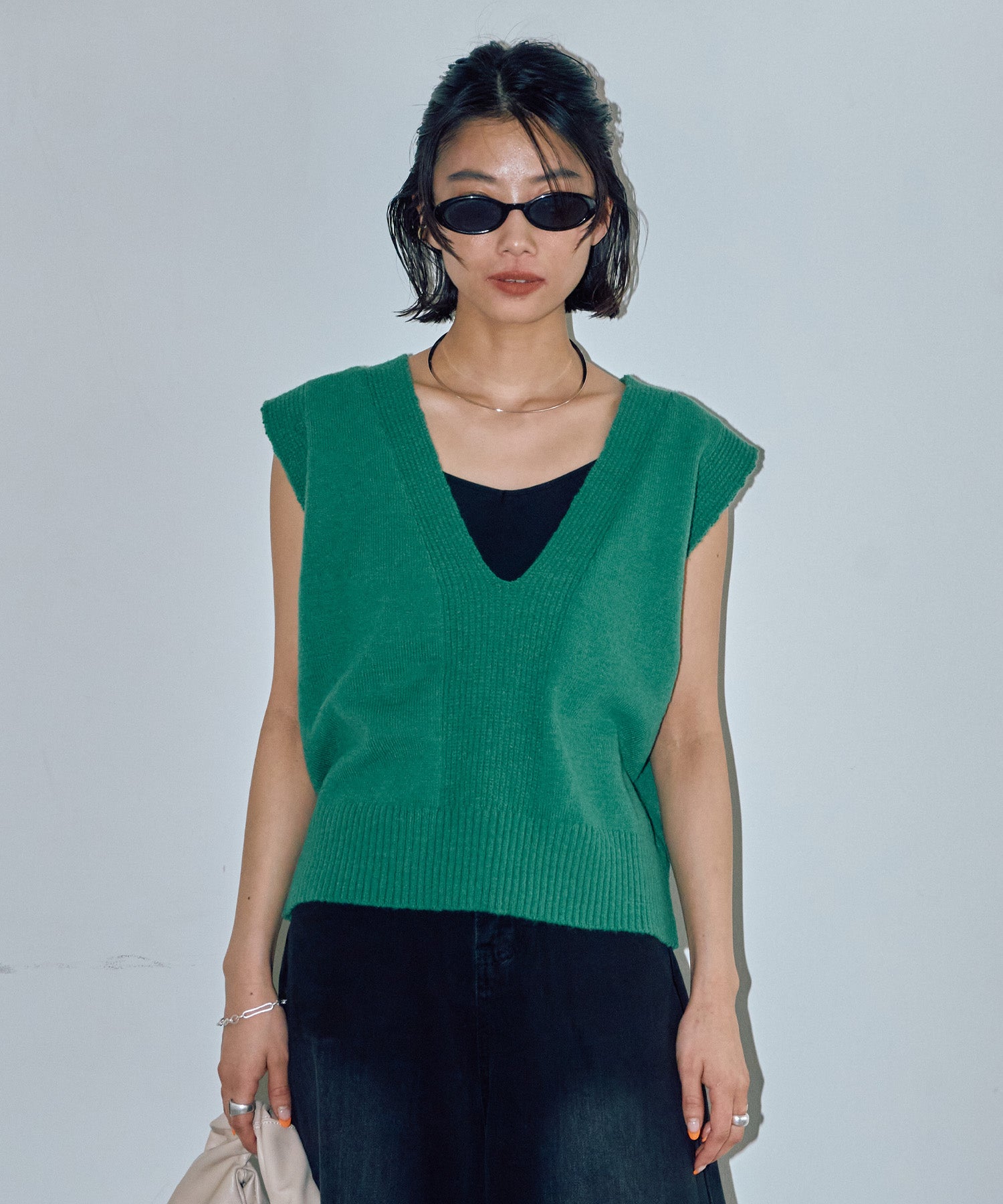 深Vネックメルヘンニットベスト