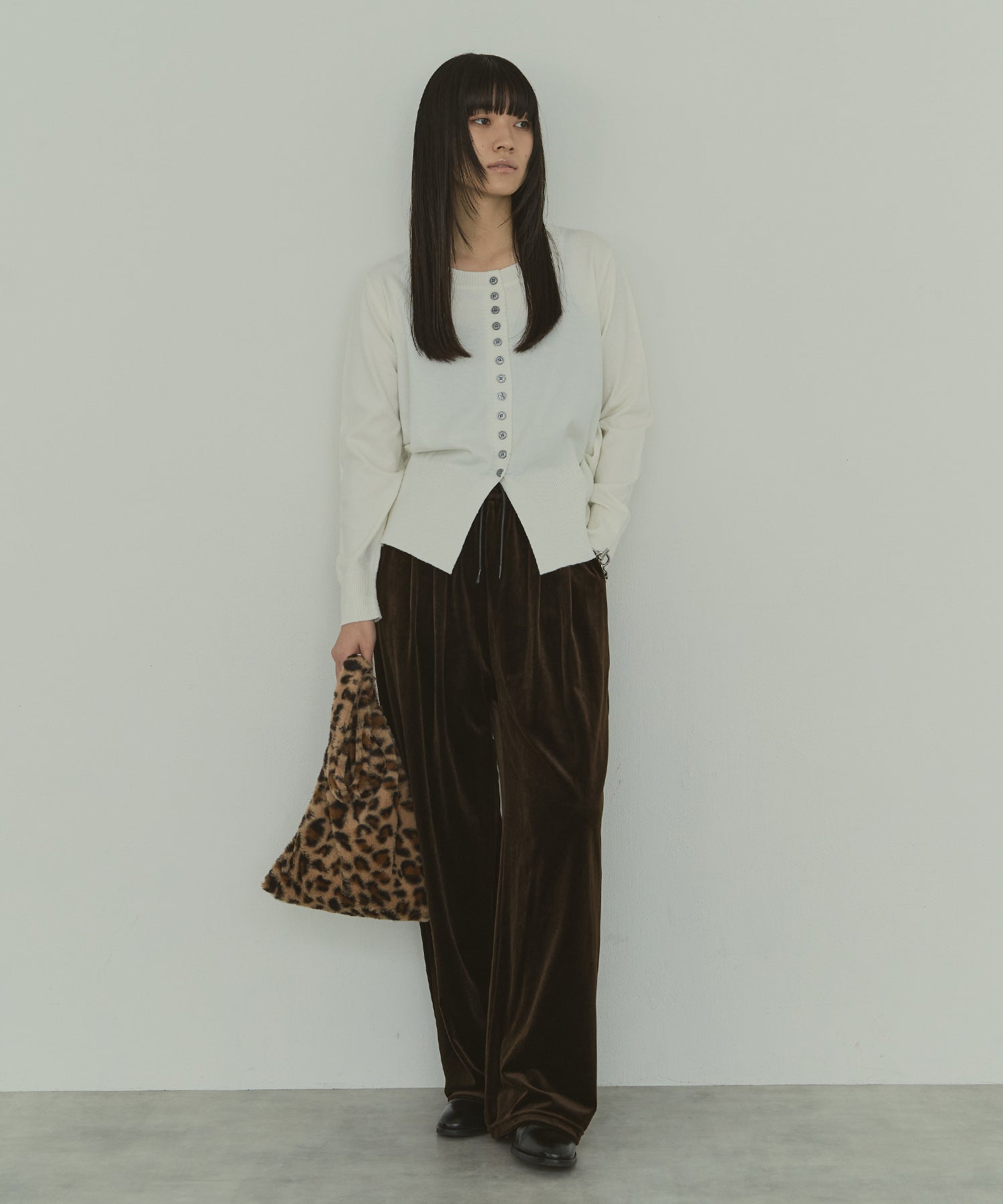 メニーボタンスリットカーデ