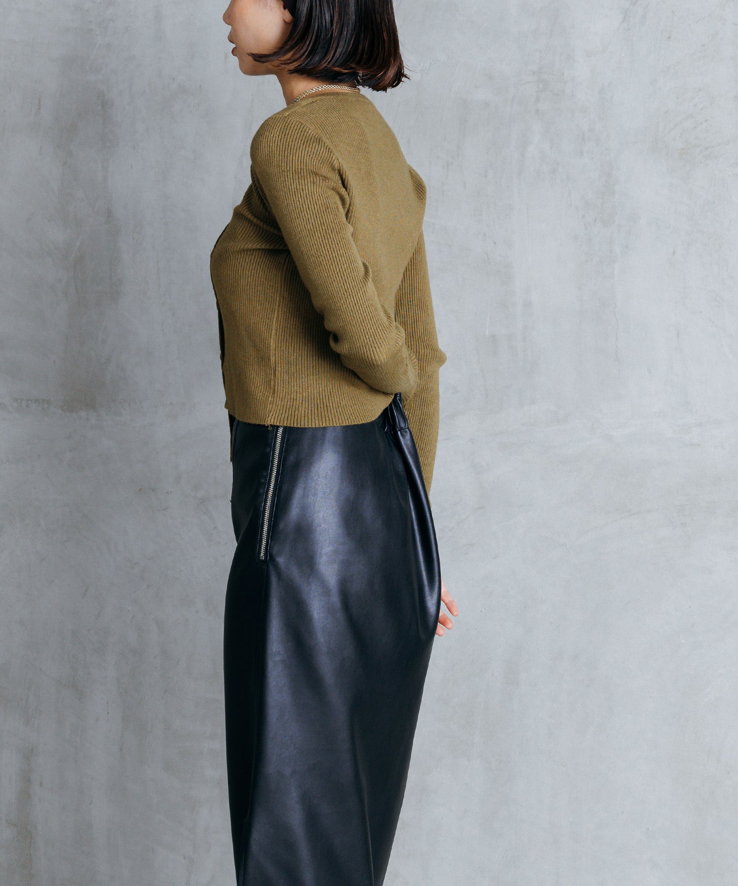 アシンメトリーデザインニット