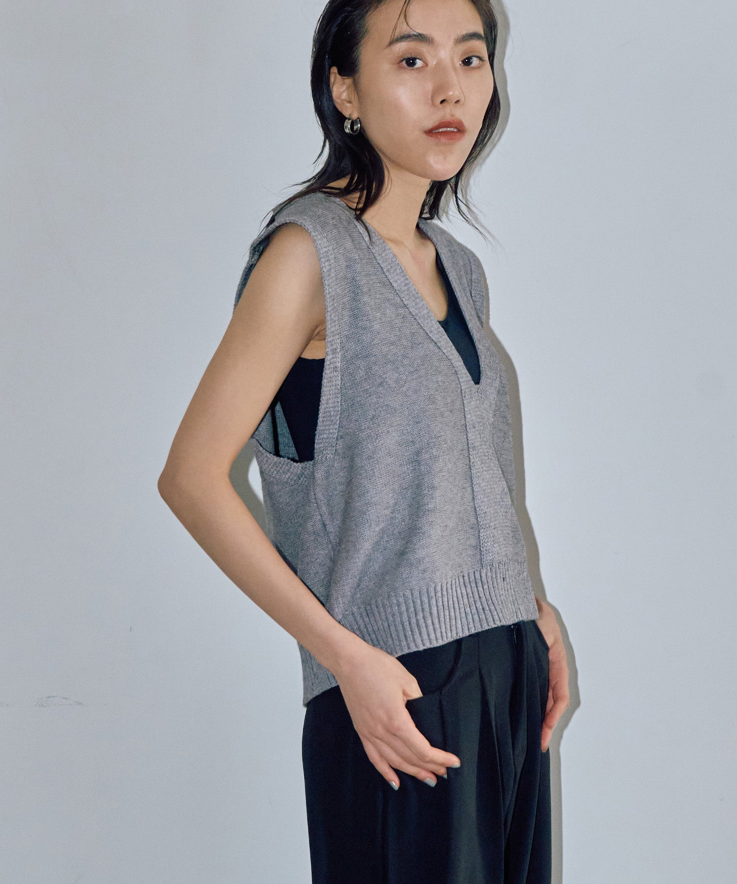 深Vネックメルヘンニットベスト