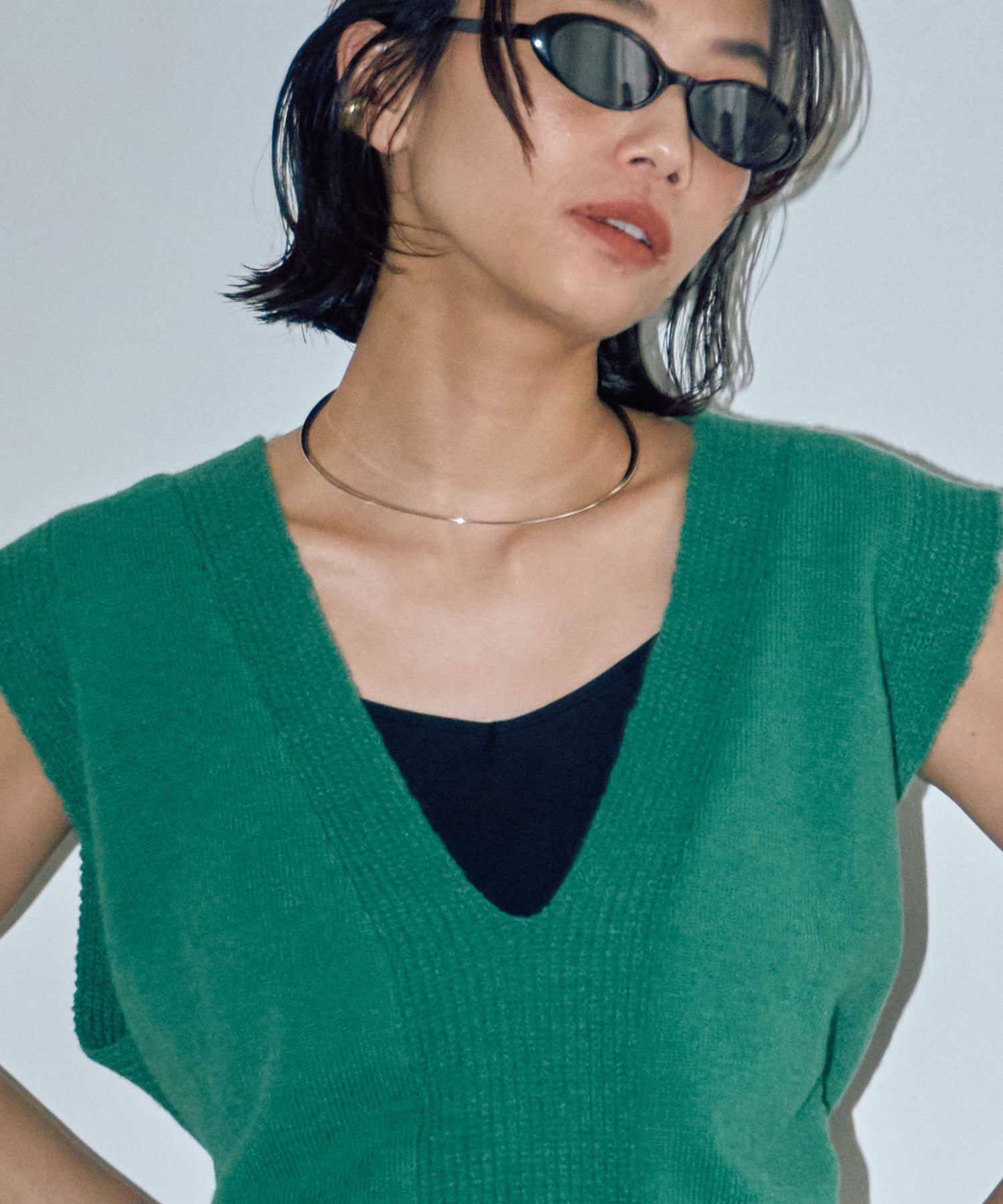 深Vネックメルヘンニットベスト