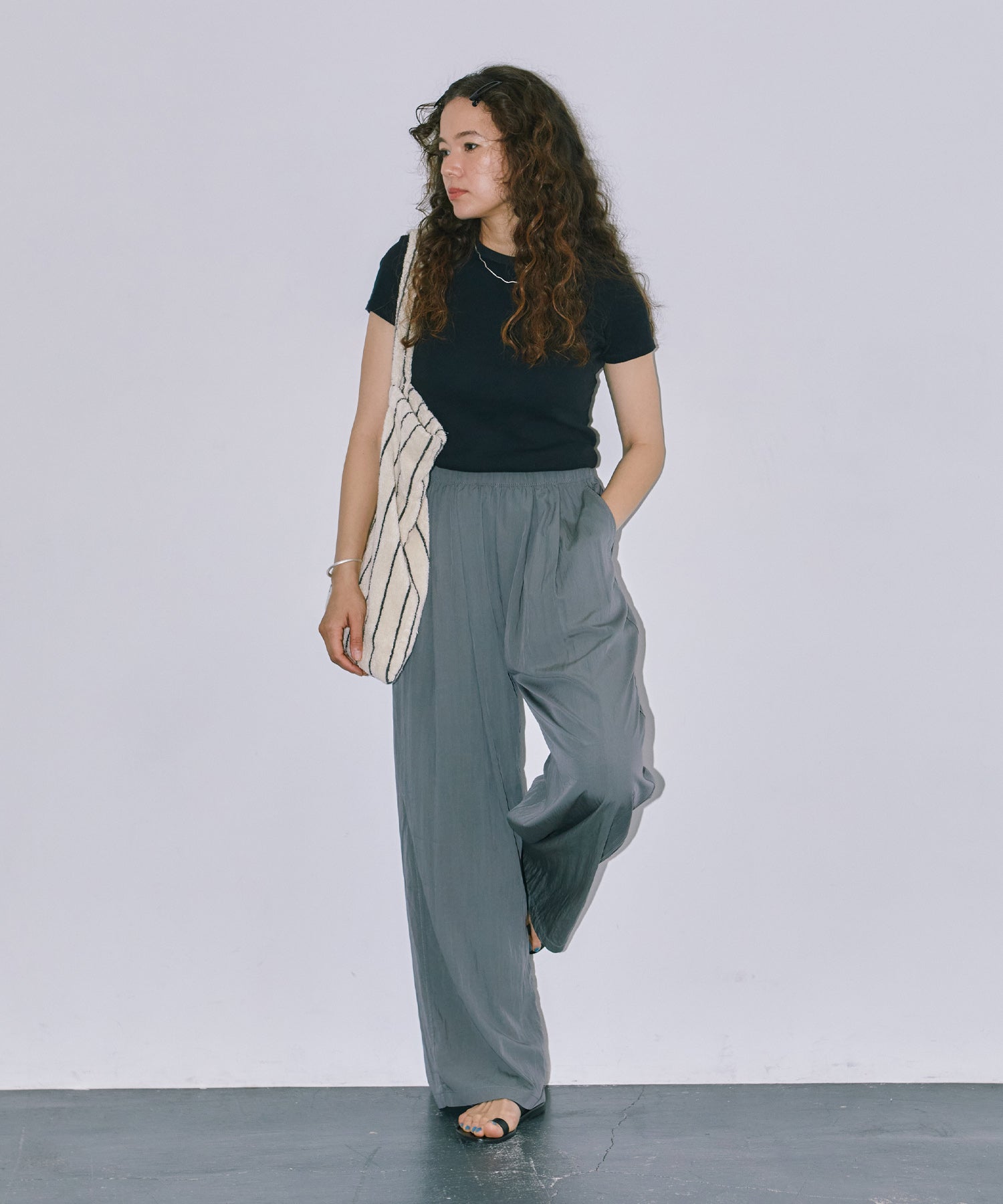 フロントタックワイドパンツ