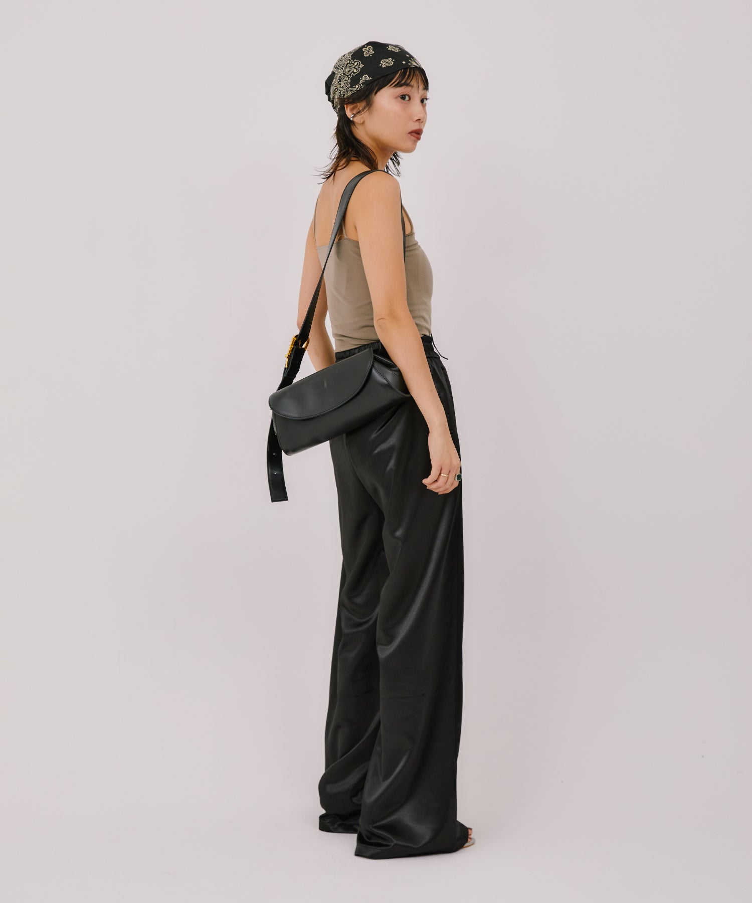 ラスターサテンストレートパンツ