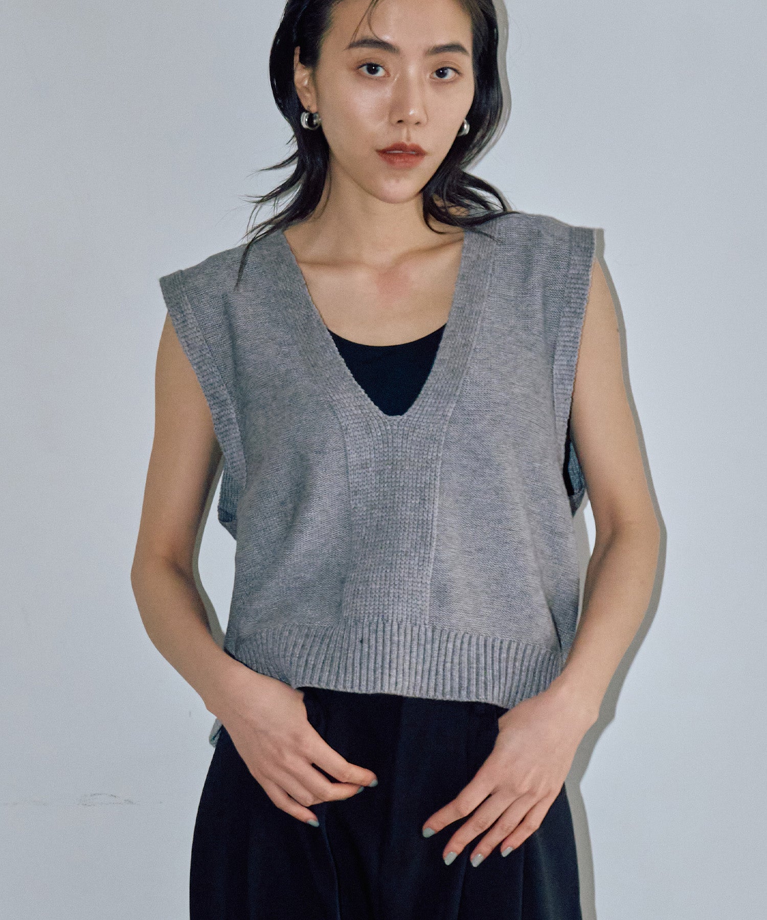 深Vネックメルヘンニットベスト