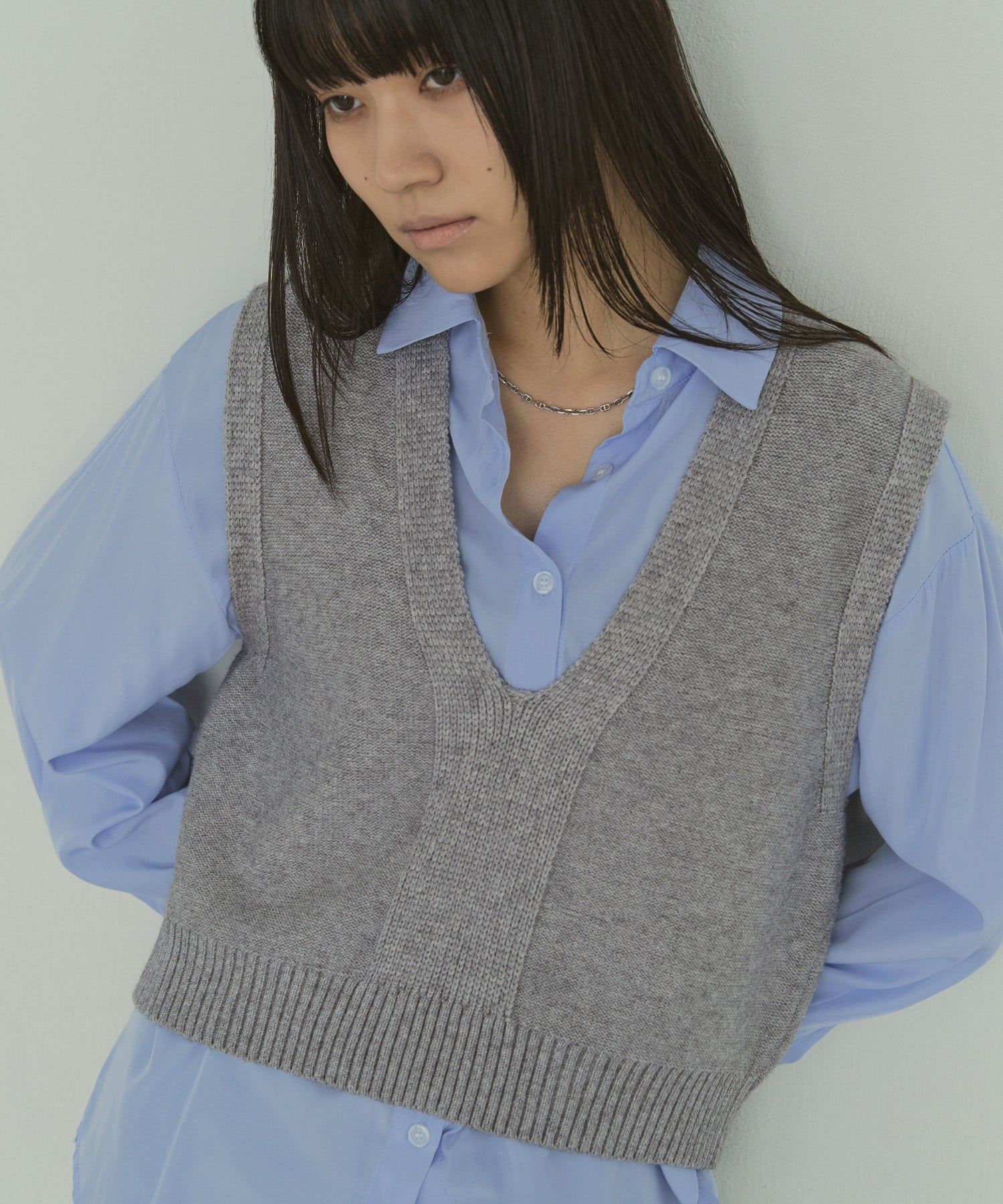 深Vネックメルヘンニットベスト
