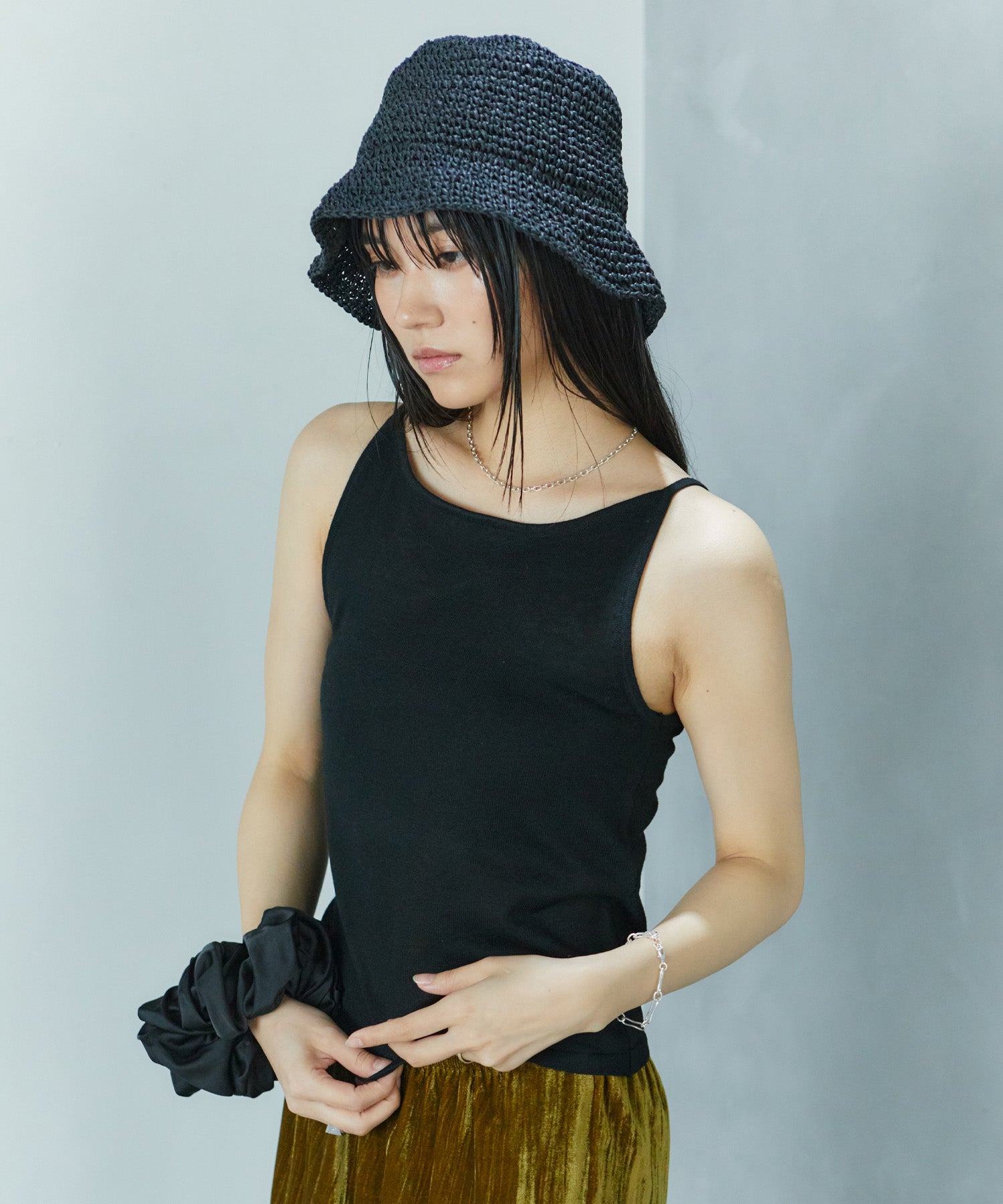 ホールドラウンドネックキャミ