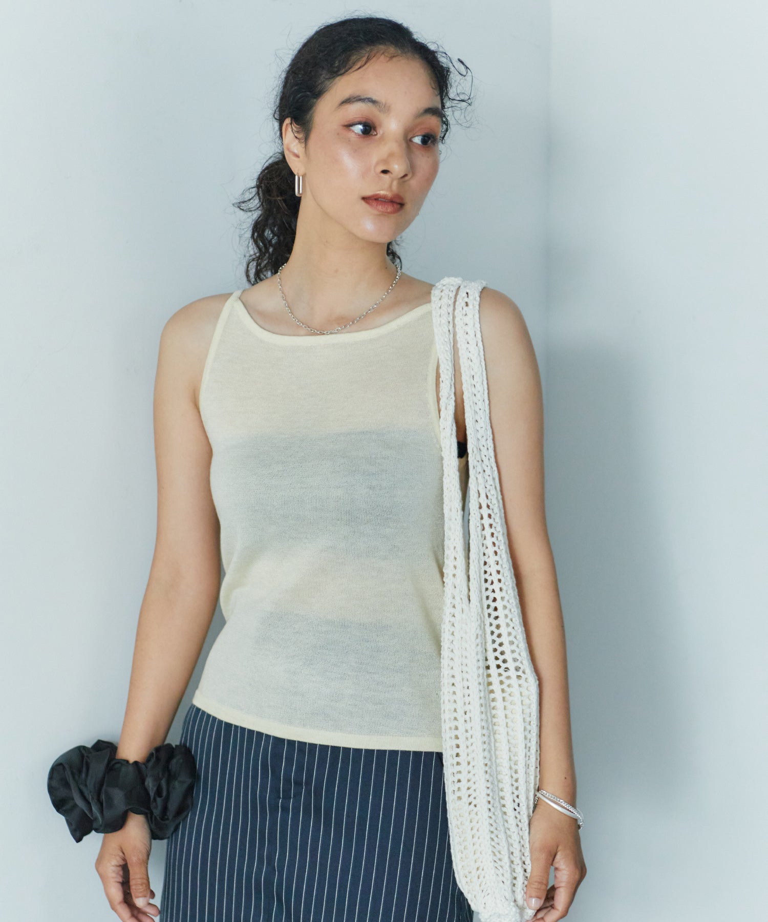 ホールドラウンドネックキャミ