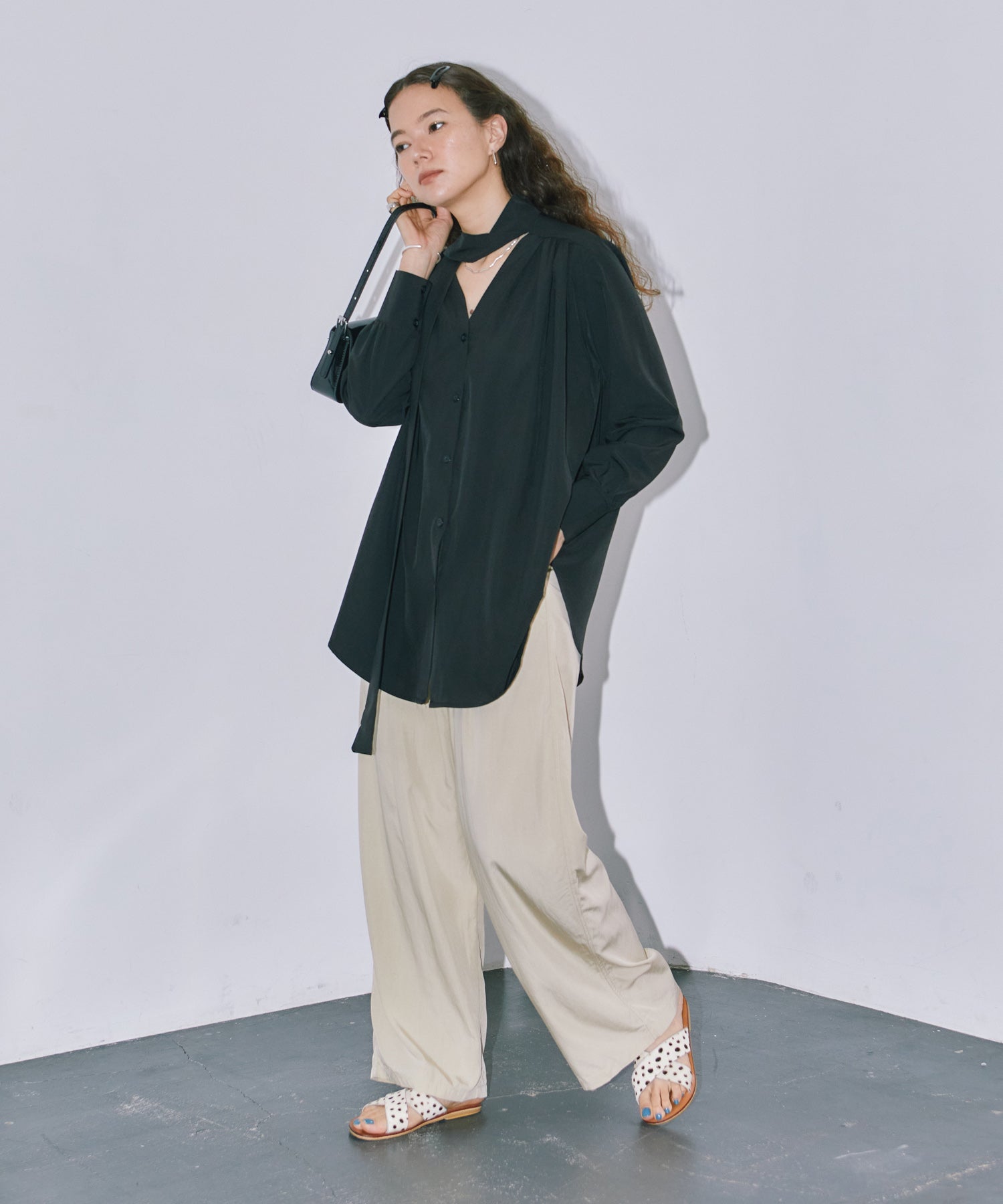 チョーカーネックフレアシャツ