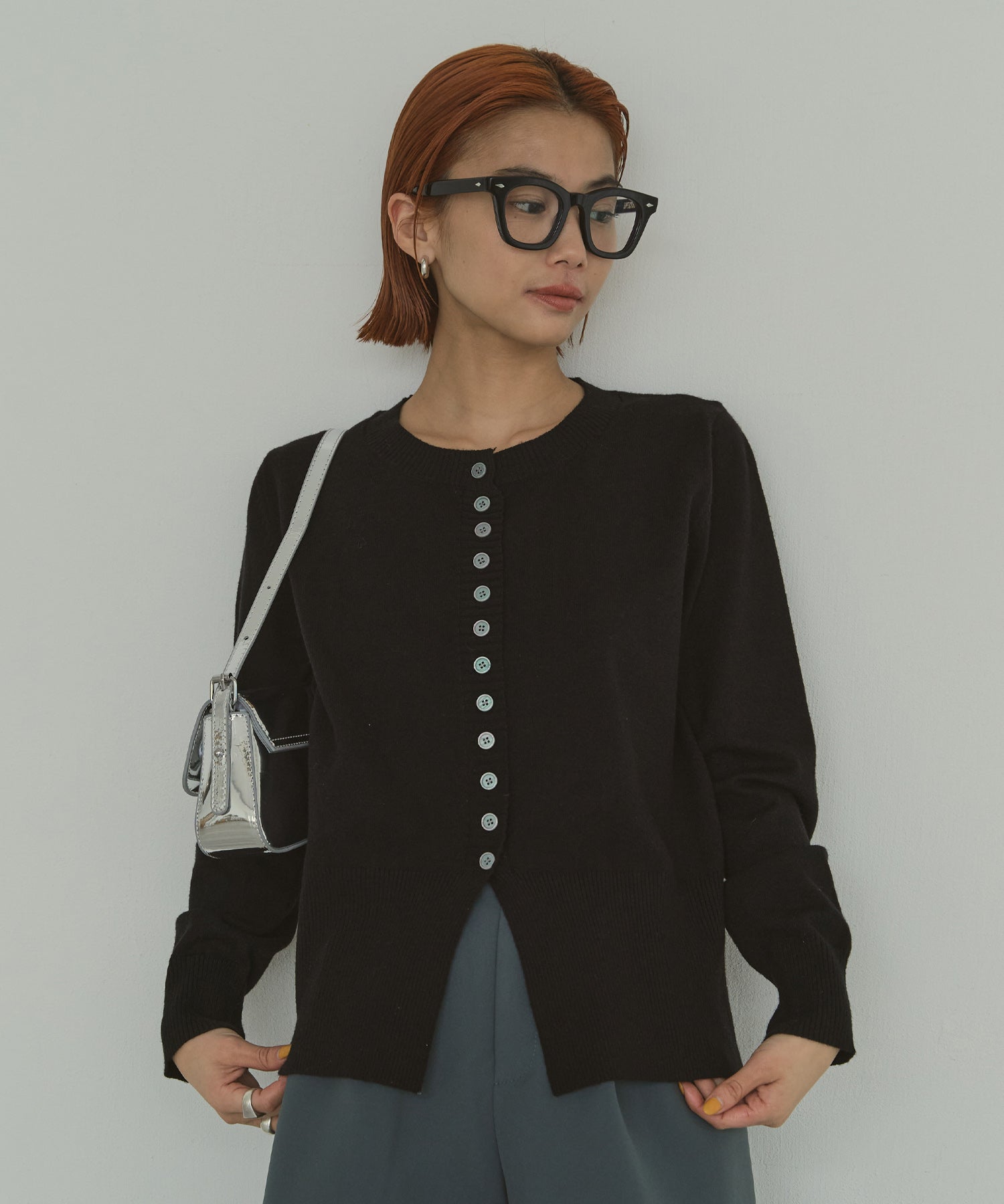 メニーボタンスリットカーデ