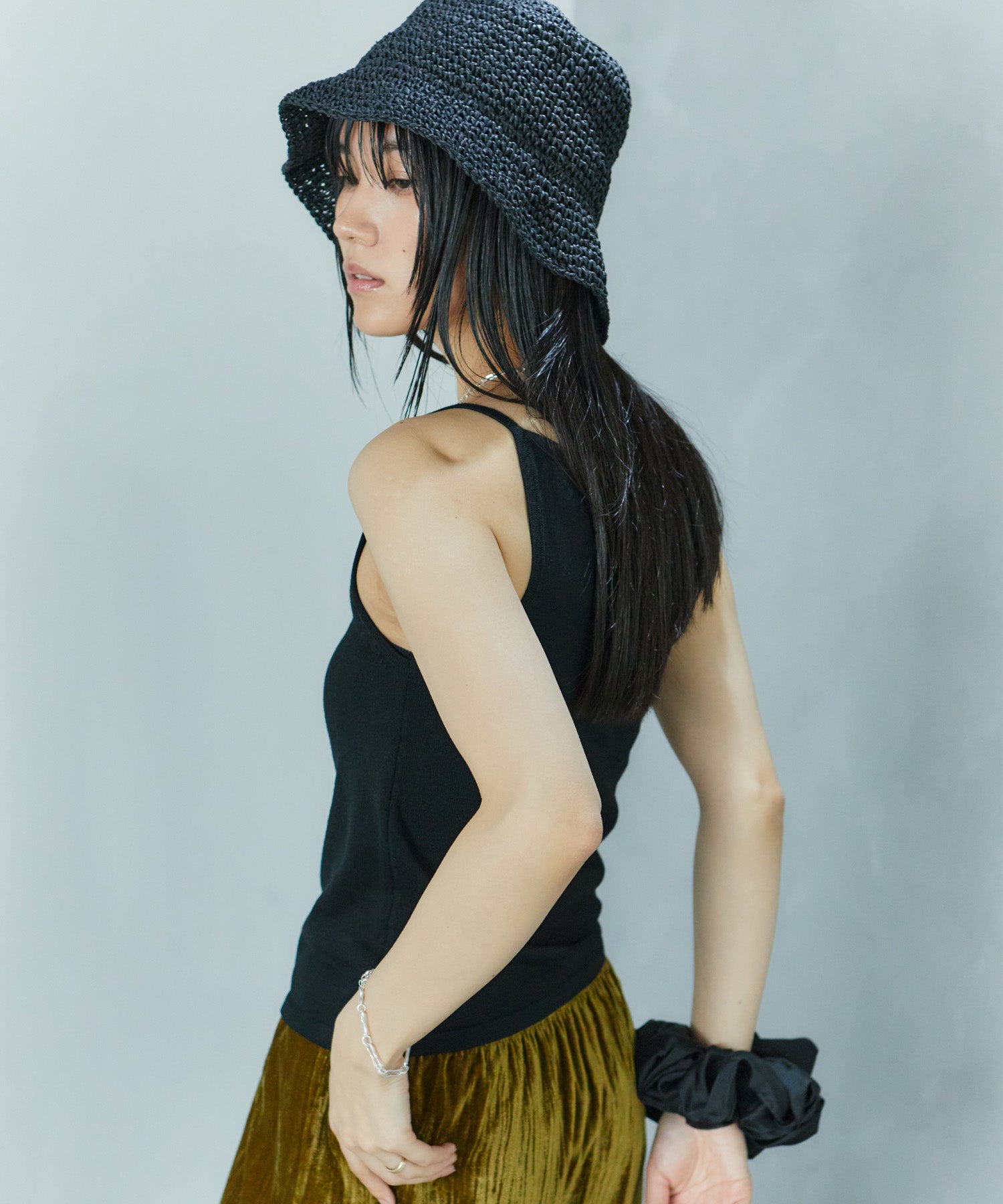 ホールドラウンドネックキャミ