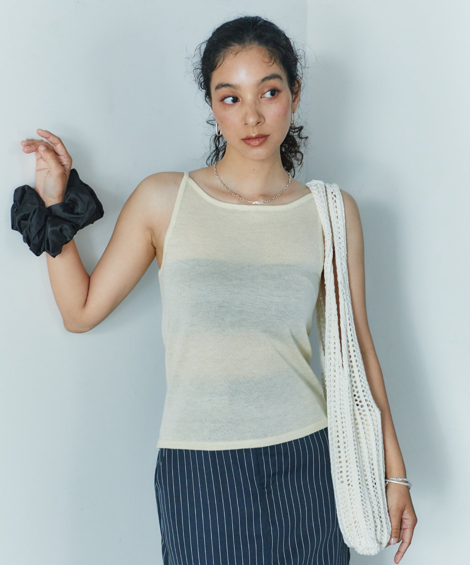 ホールドラウンドネックキャミ