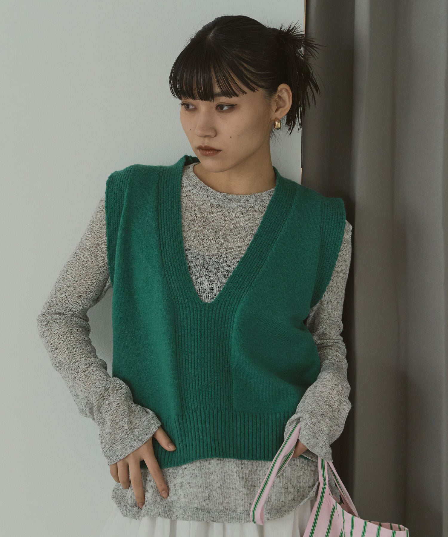 深Vネックメルヘンニットベスト