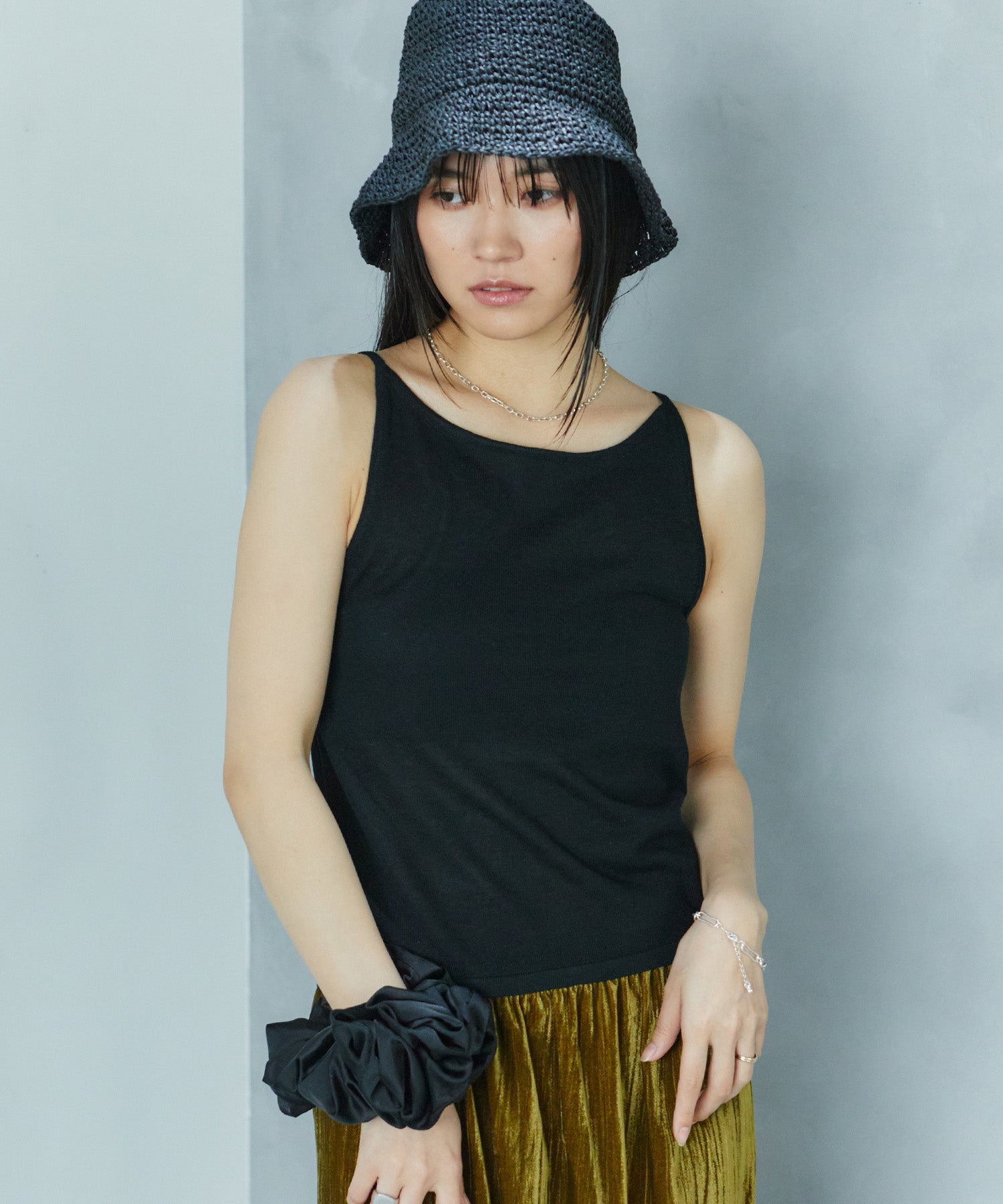 ホールドラウンドネックキャミ