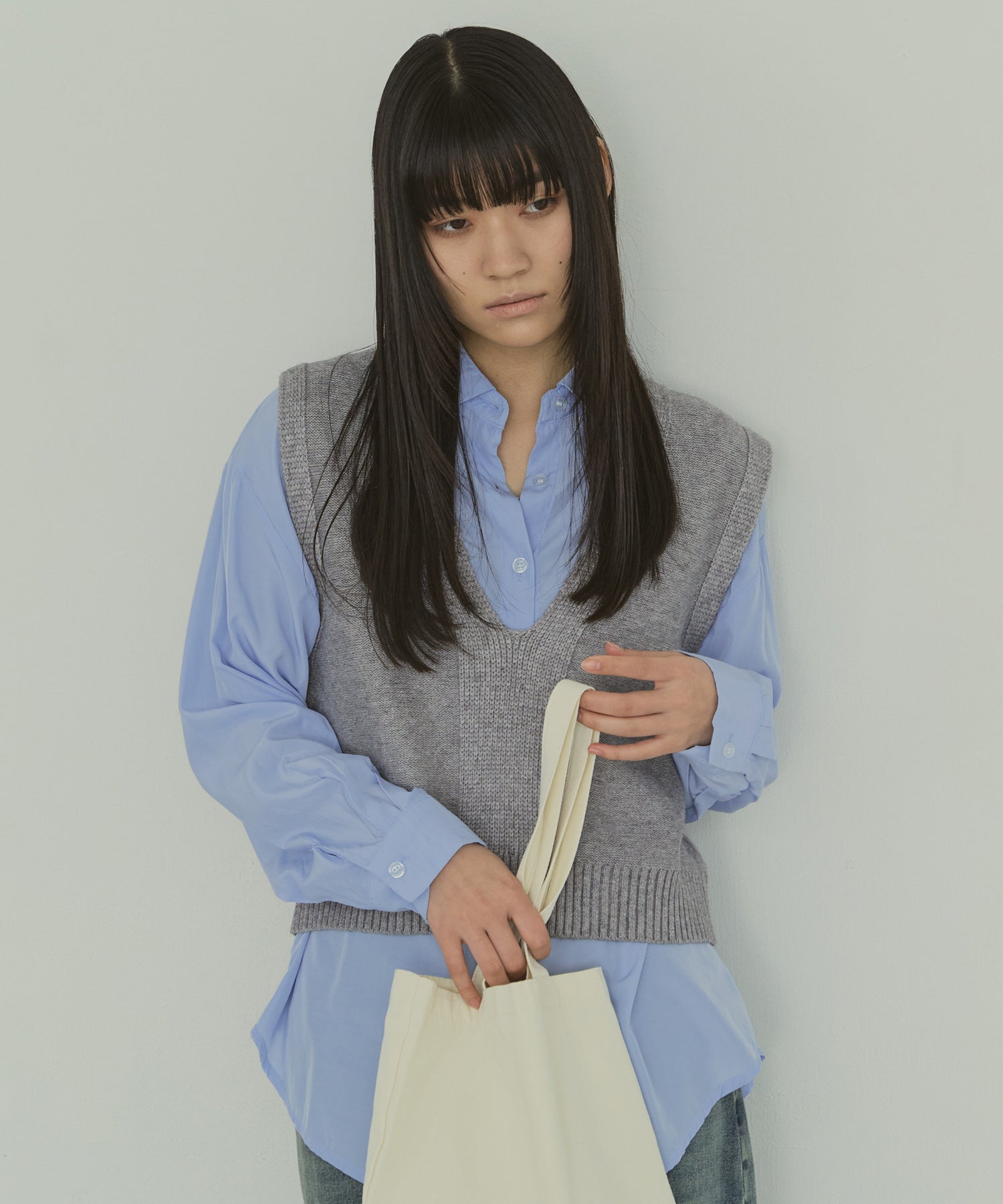 深Vネックメルヘンニットベスト