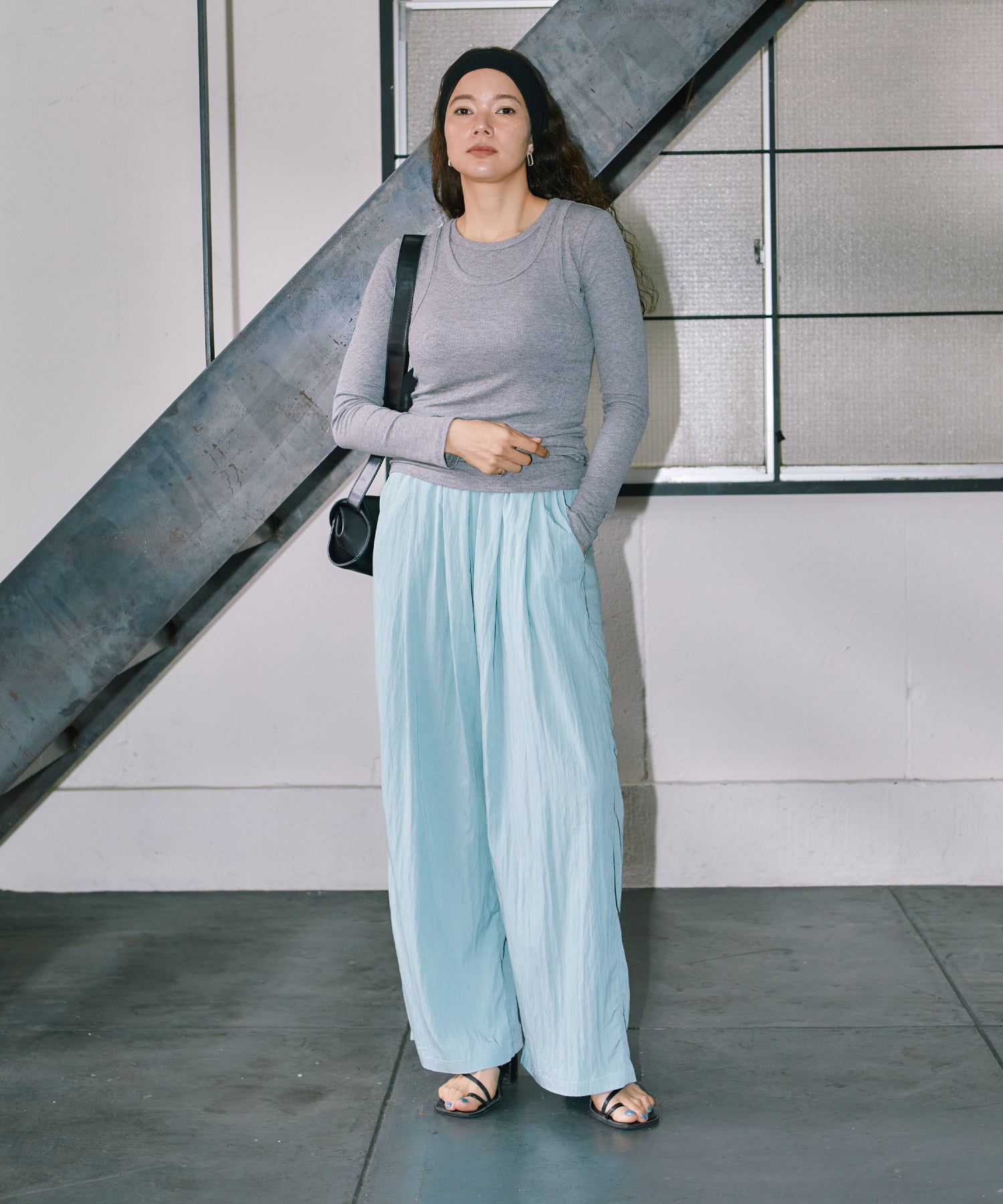 フロントタックワイドパンツ