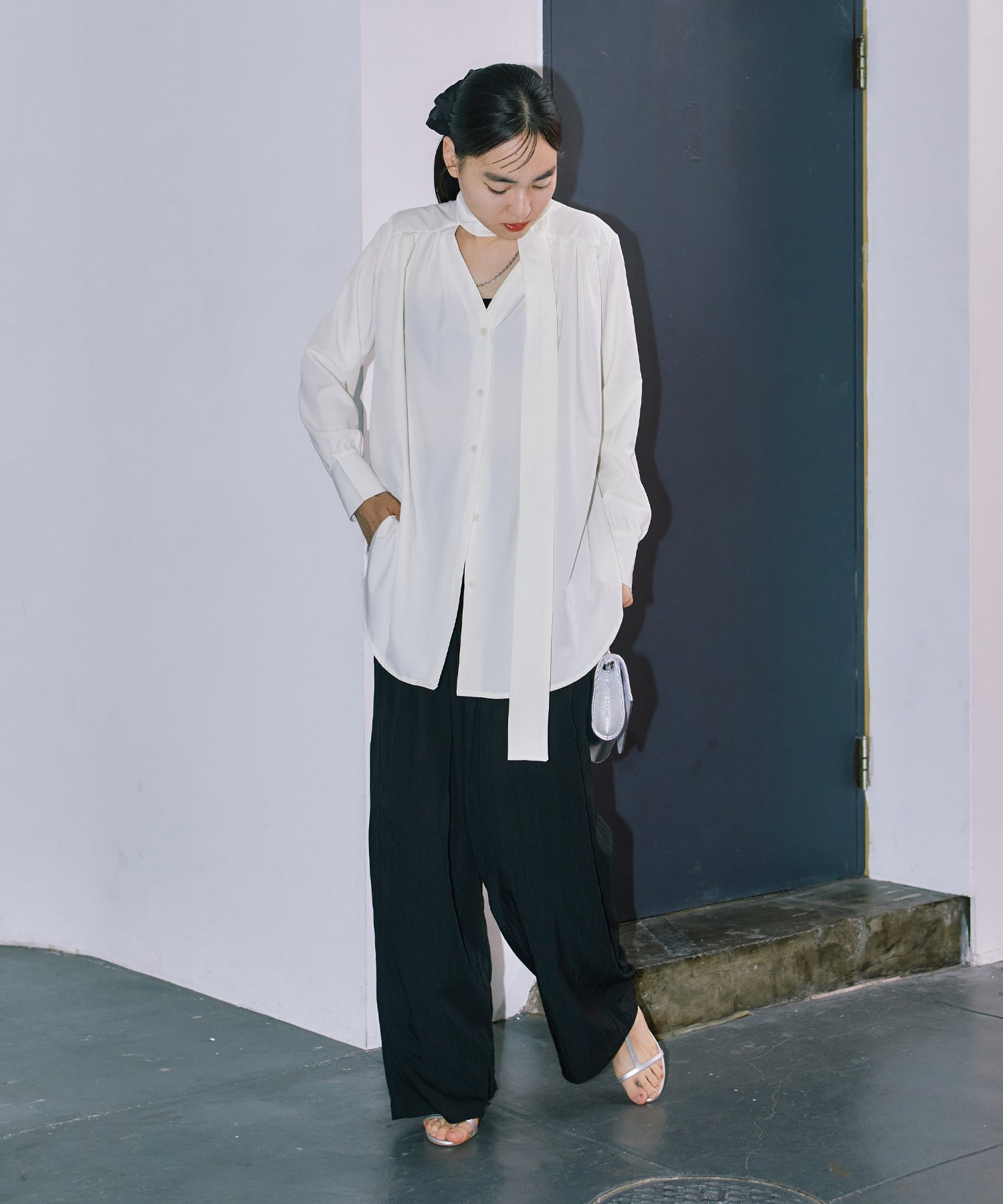 チョーカーネックフレアシャツ