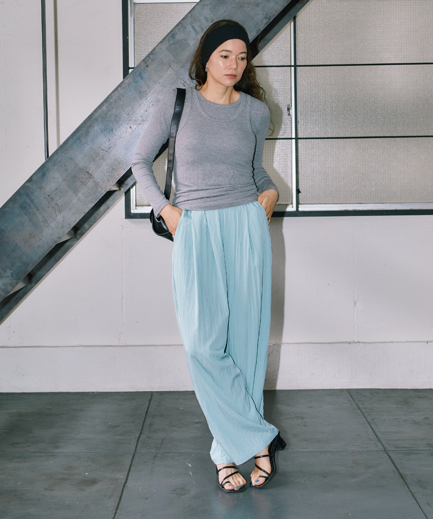 フロントタックワイドパンツ