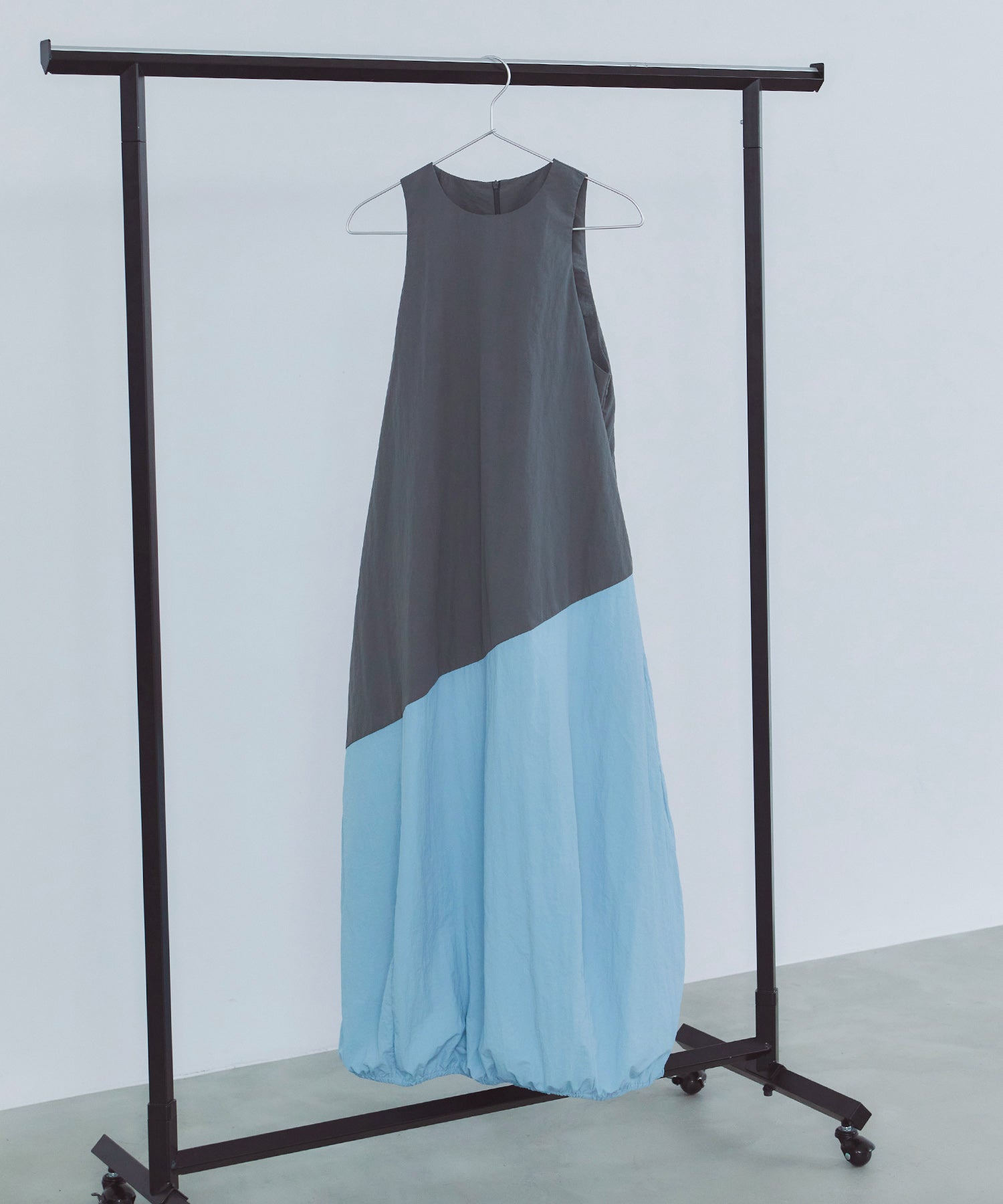 リネアバイカラーコクーンワンピース