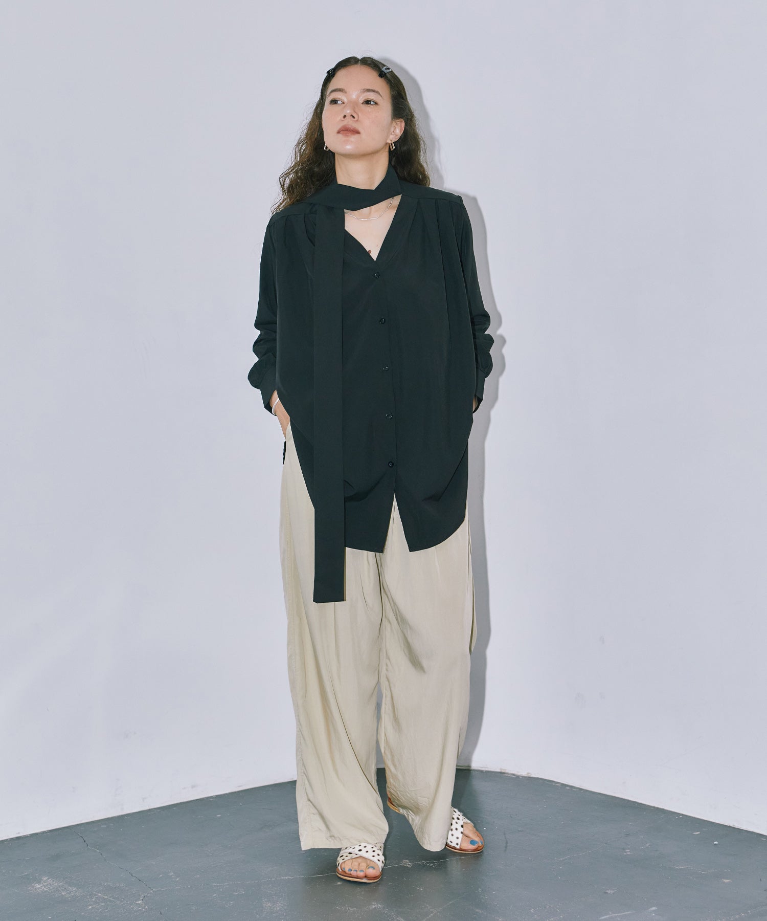 チョーカーネックフレアシャツ