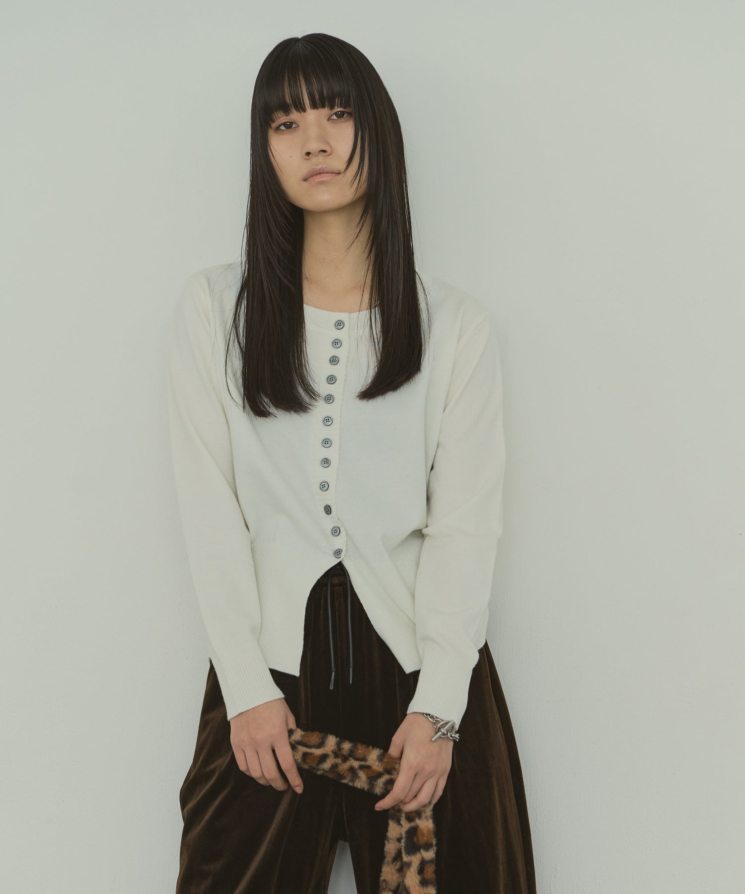 メニーボタンスリットカーデ