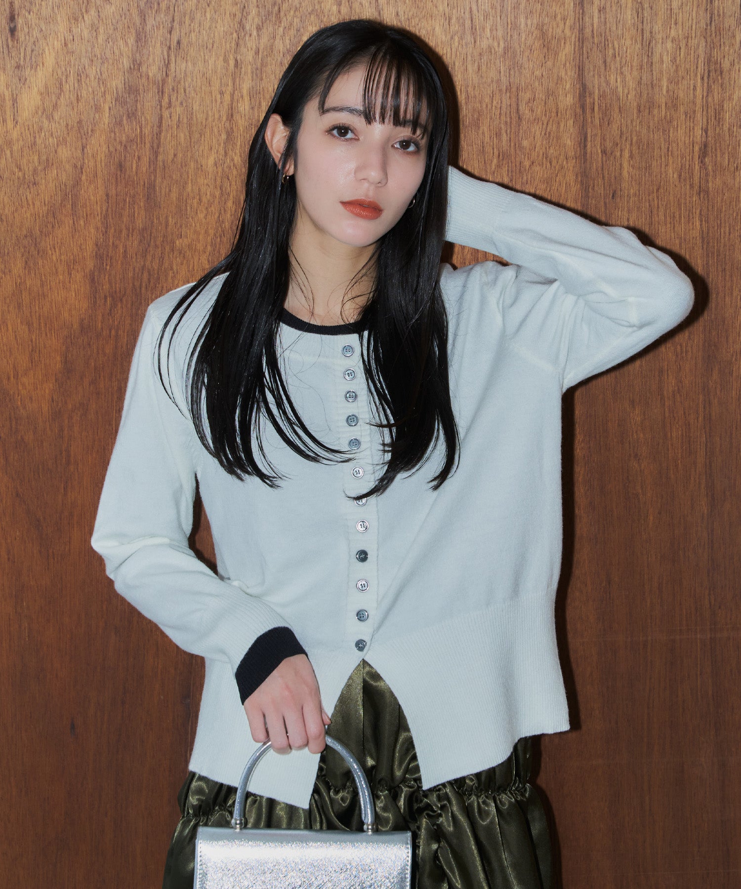 メニーボタンスリットカーデ