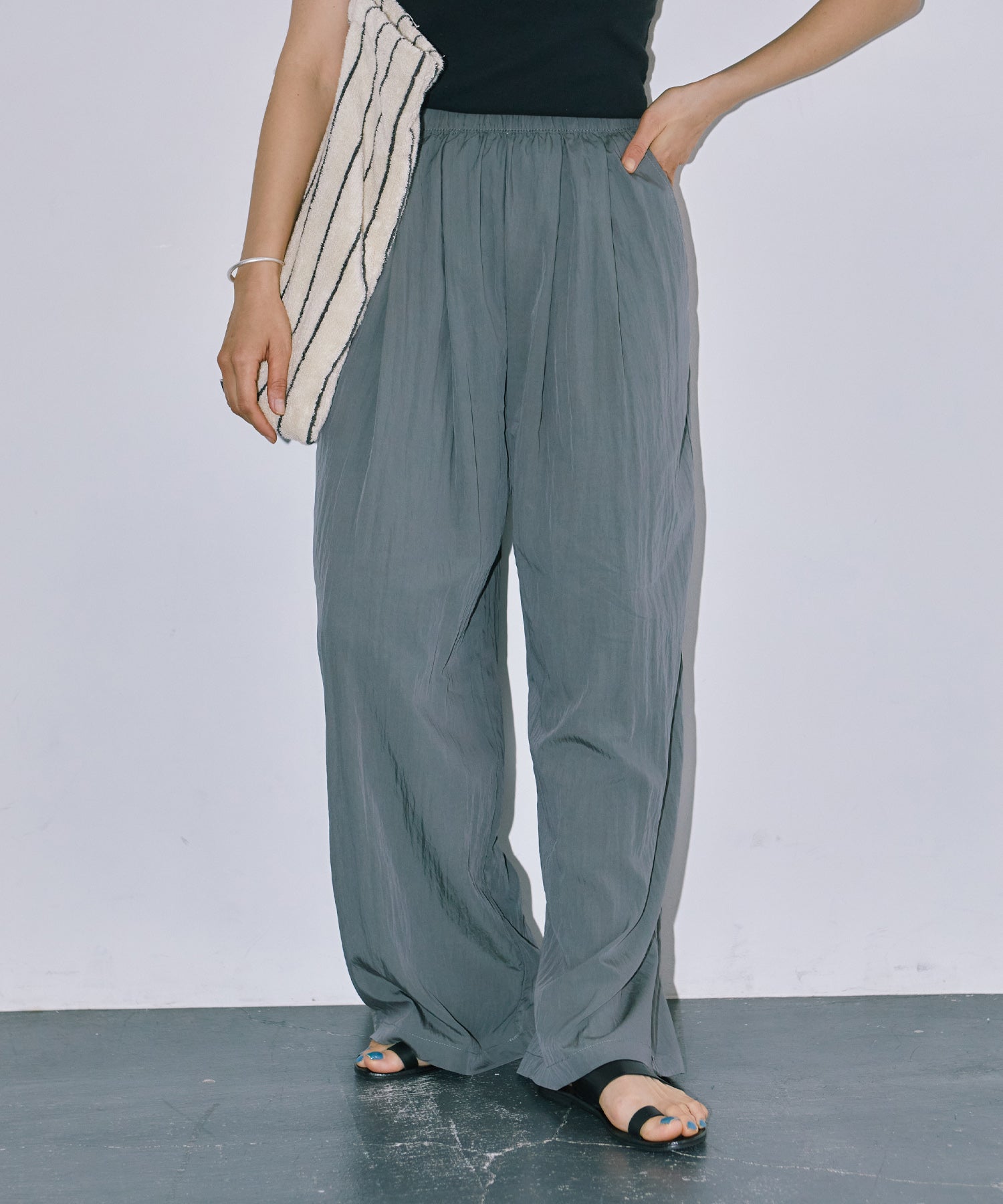 フロントタックワイドパンツ