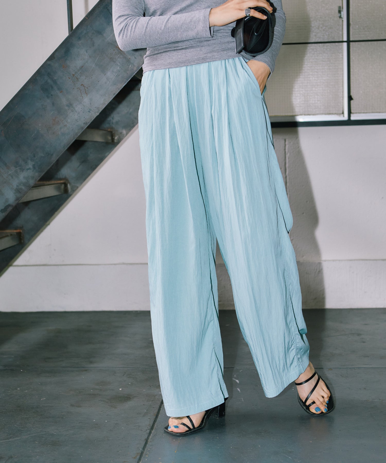 フロントタックワイドパンツ