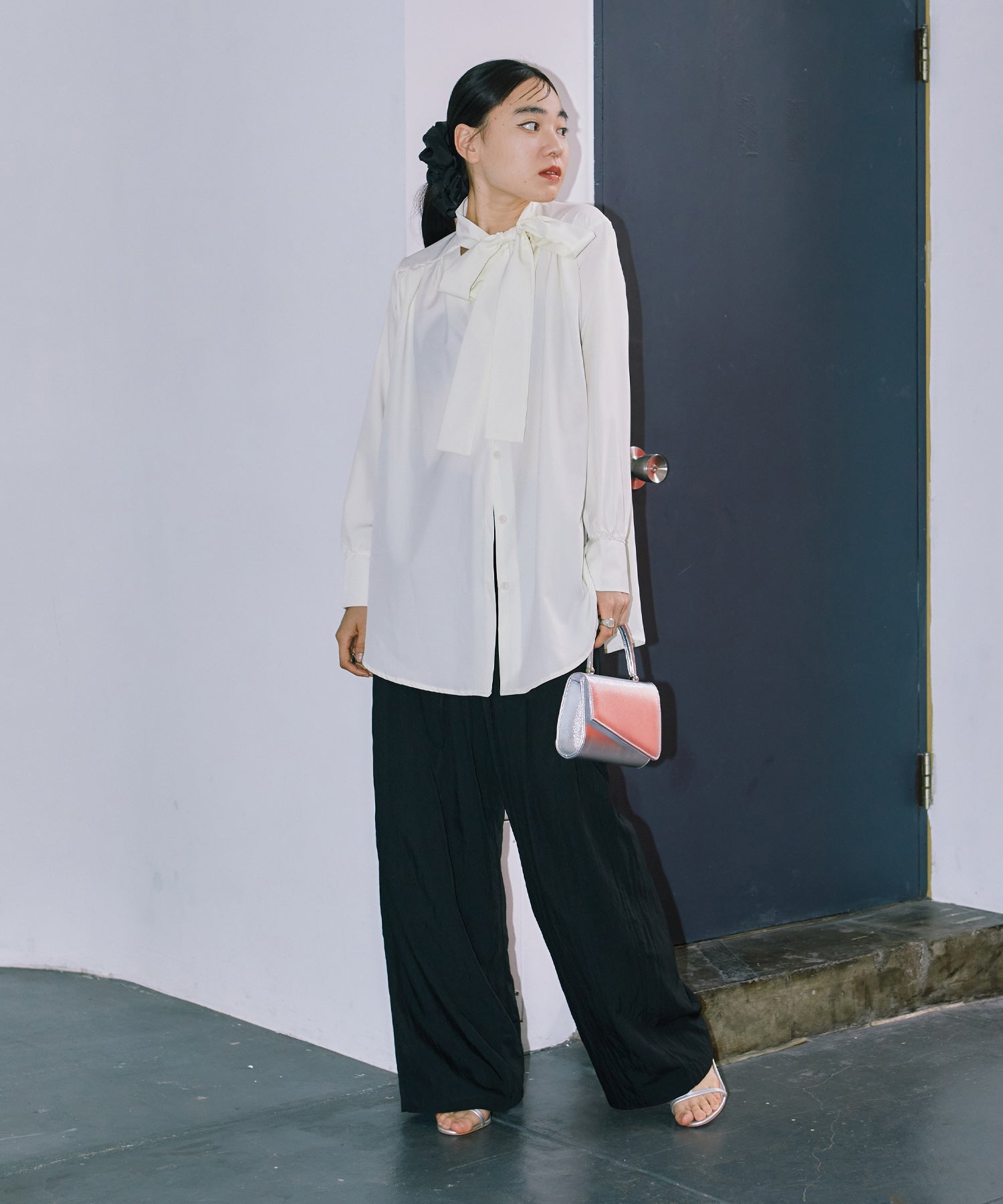 チョーカーネックフレアシャツ