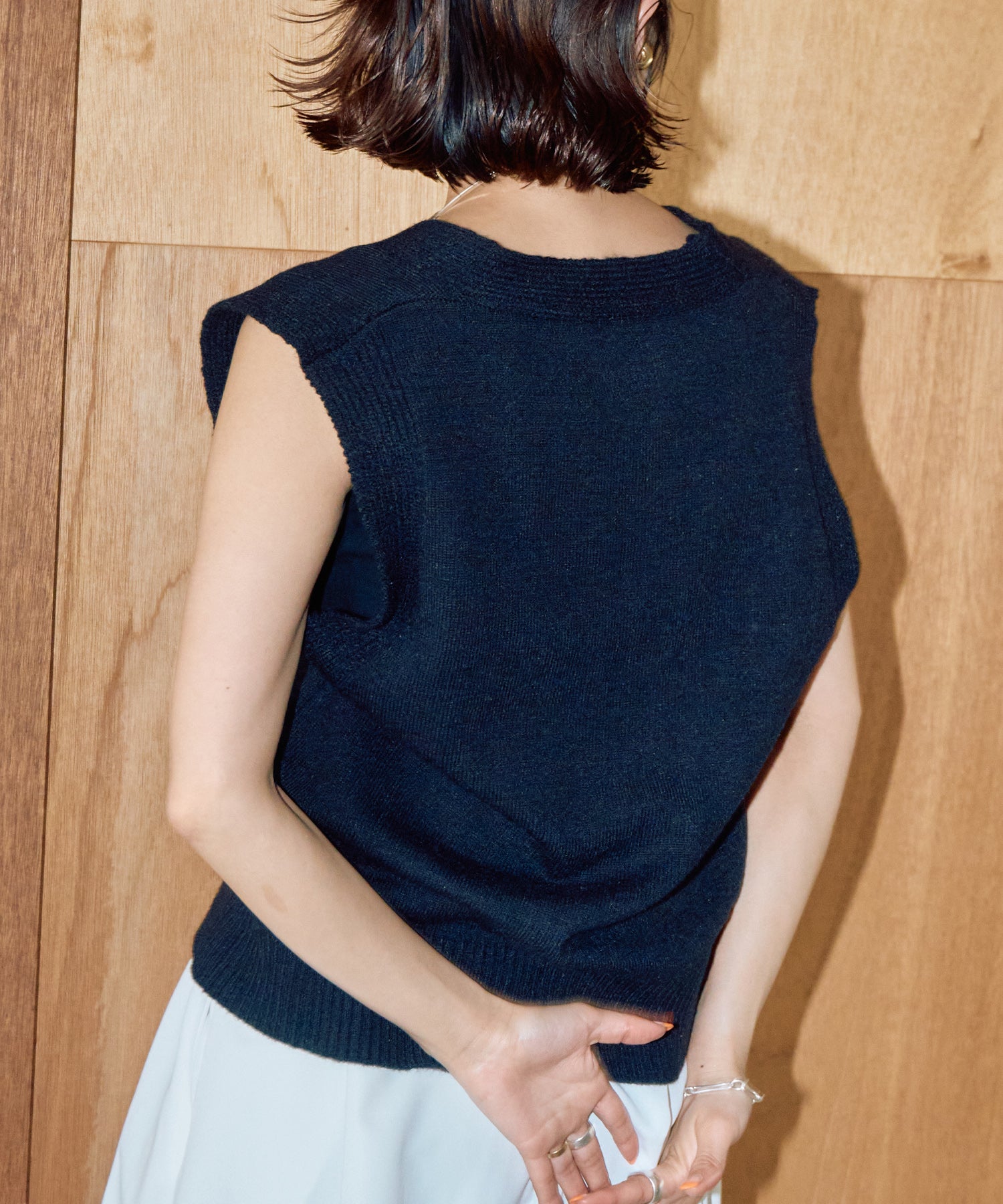 深Vネックメルヘンニットベスト