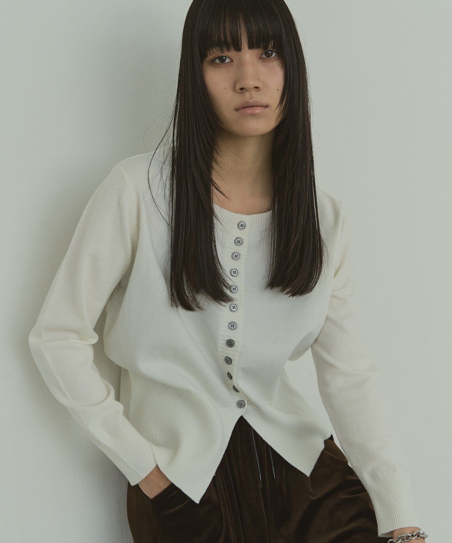 メニーボタンスリットカーデ