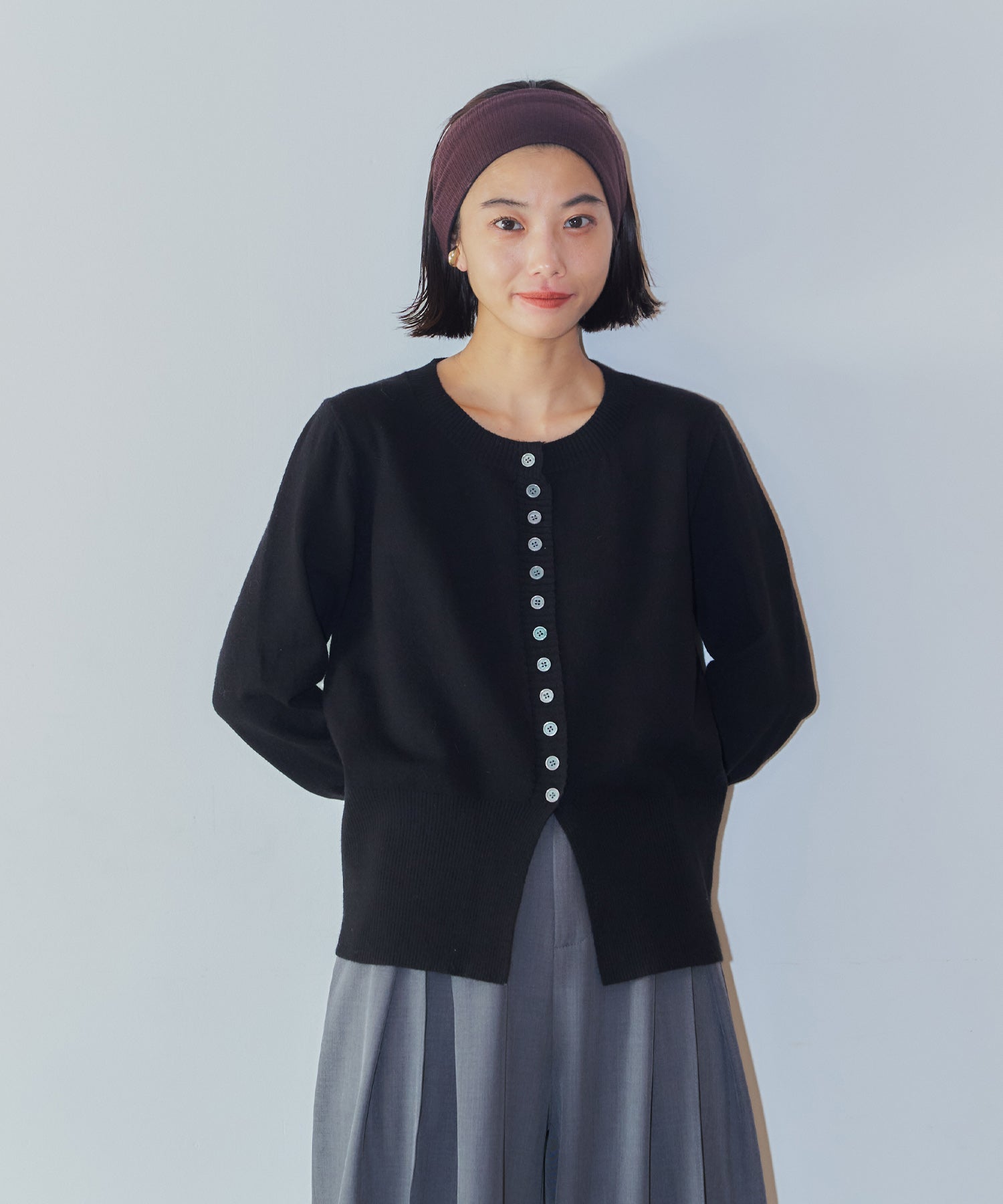 メニーボタンスリットカーデ