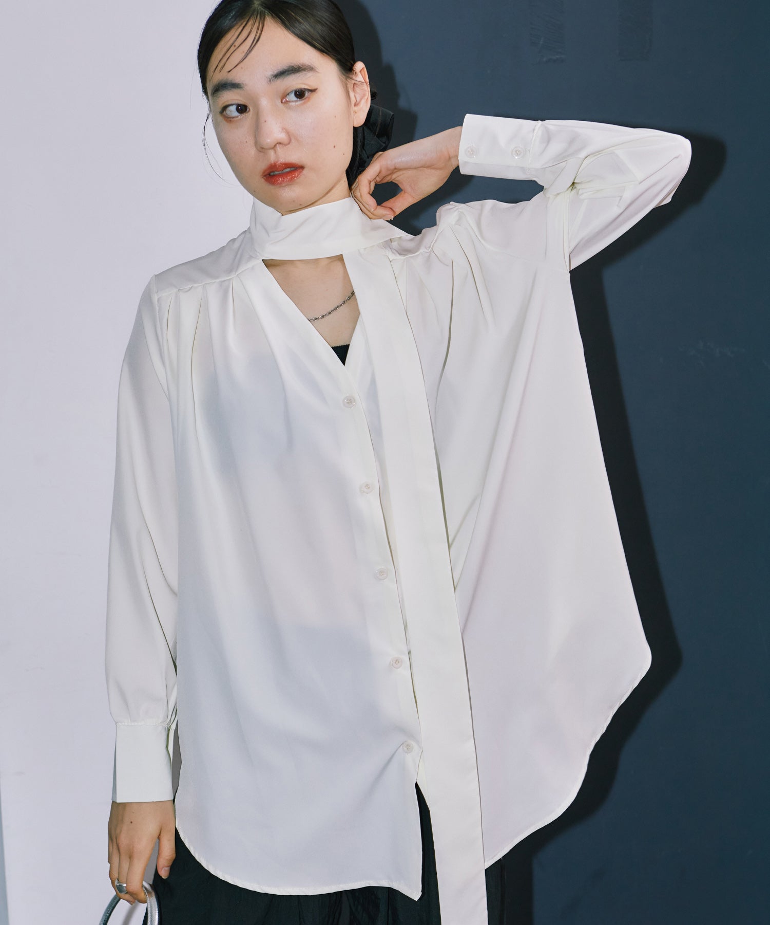 チョーカーネックフレアシャツ