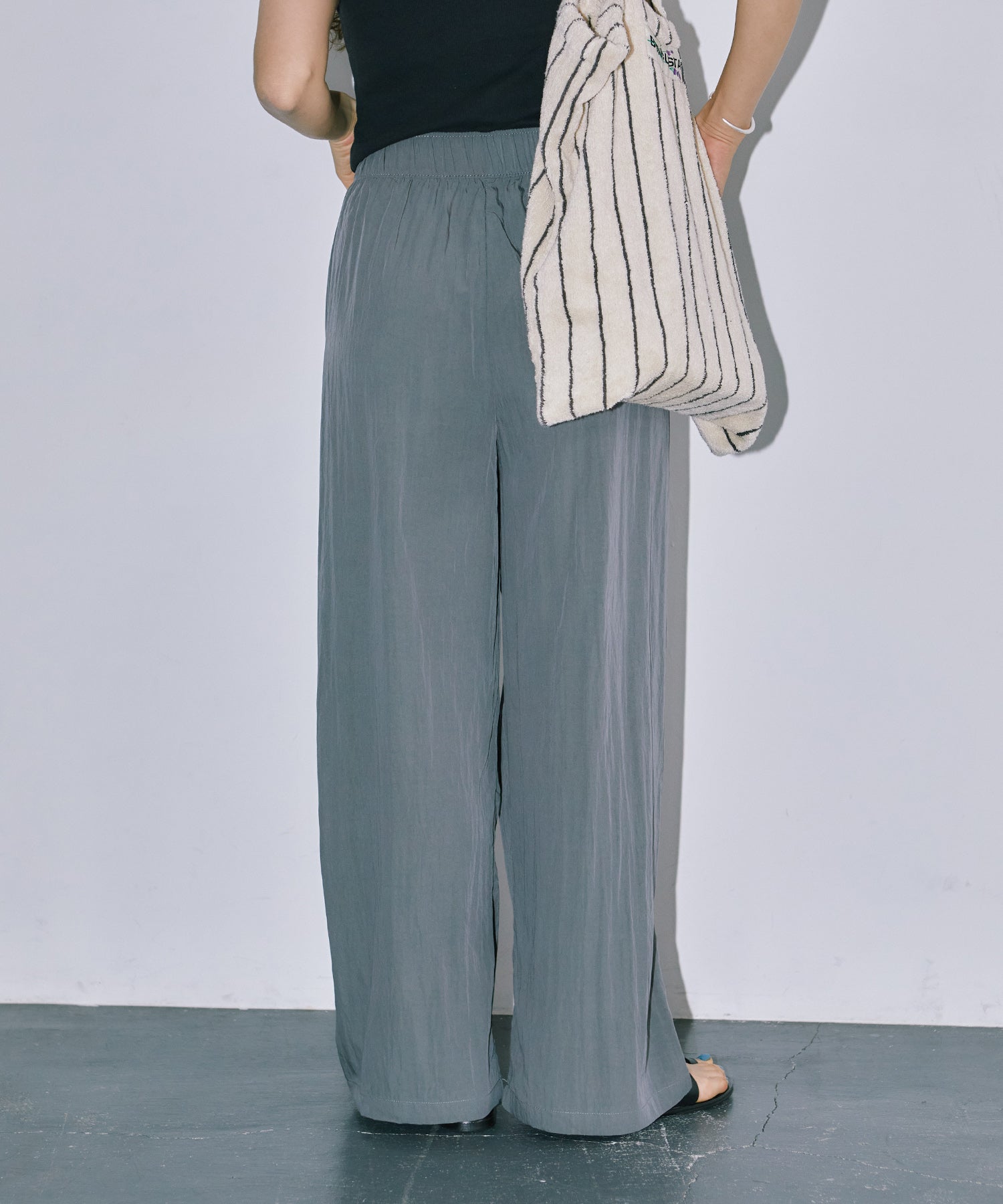 フロントタックワイドパンツ