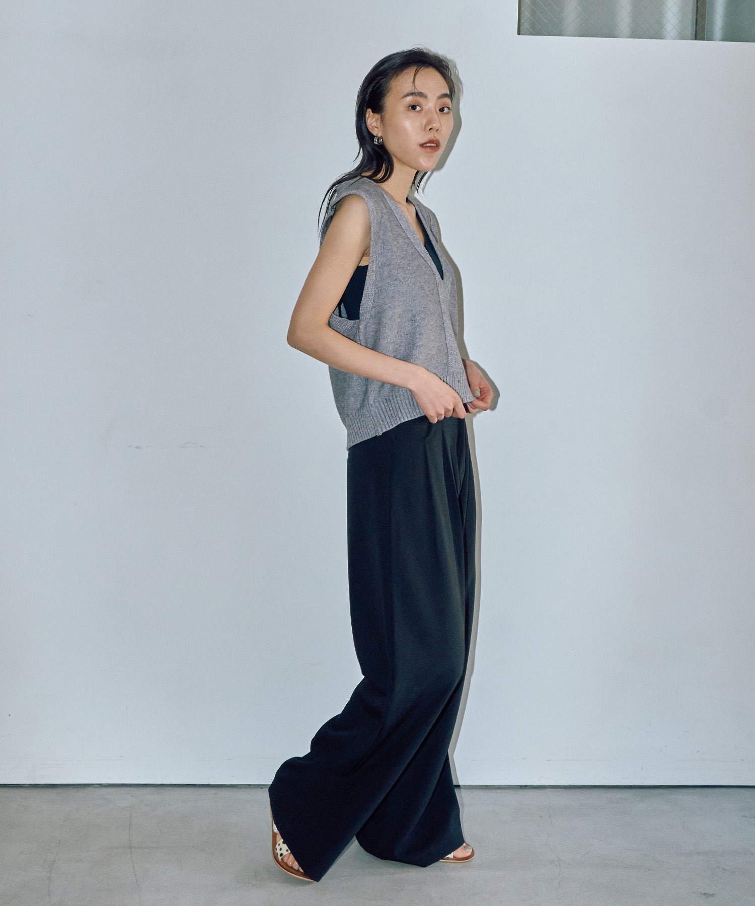 深Vネックメルヘンニットベスト