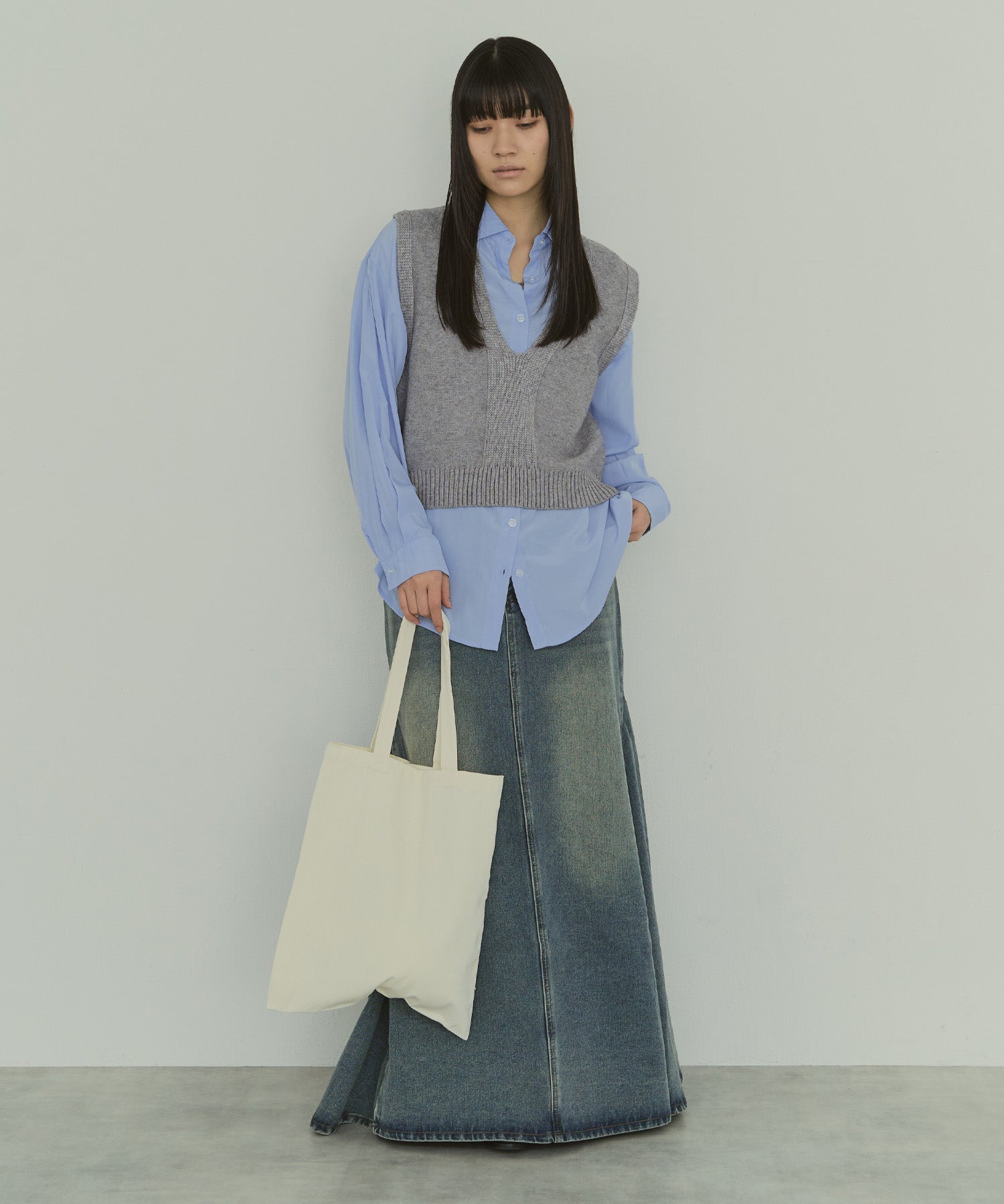 深Vネックメルヘンニットベスト