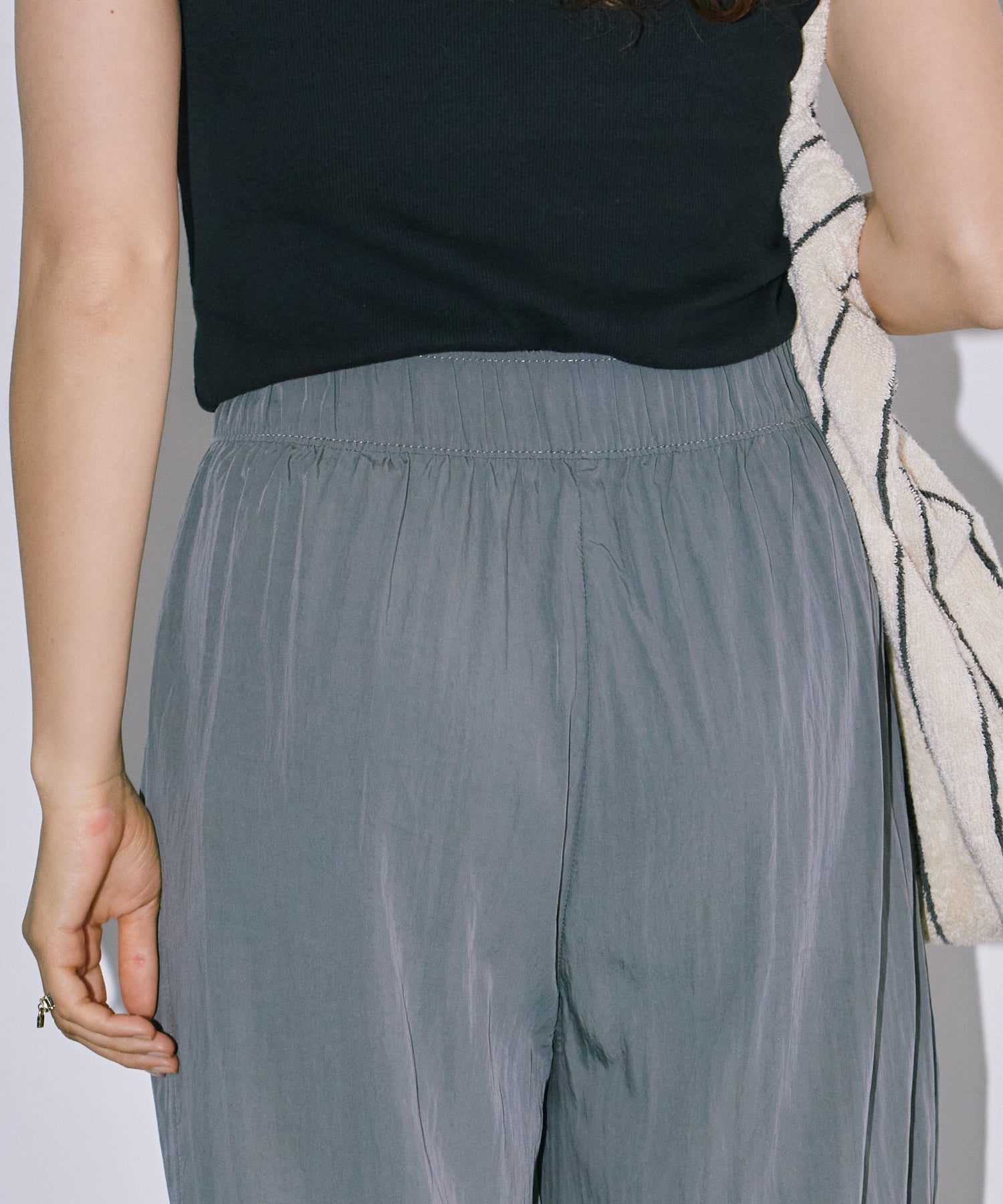 フロントタックワイドパンツ