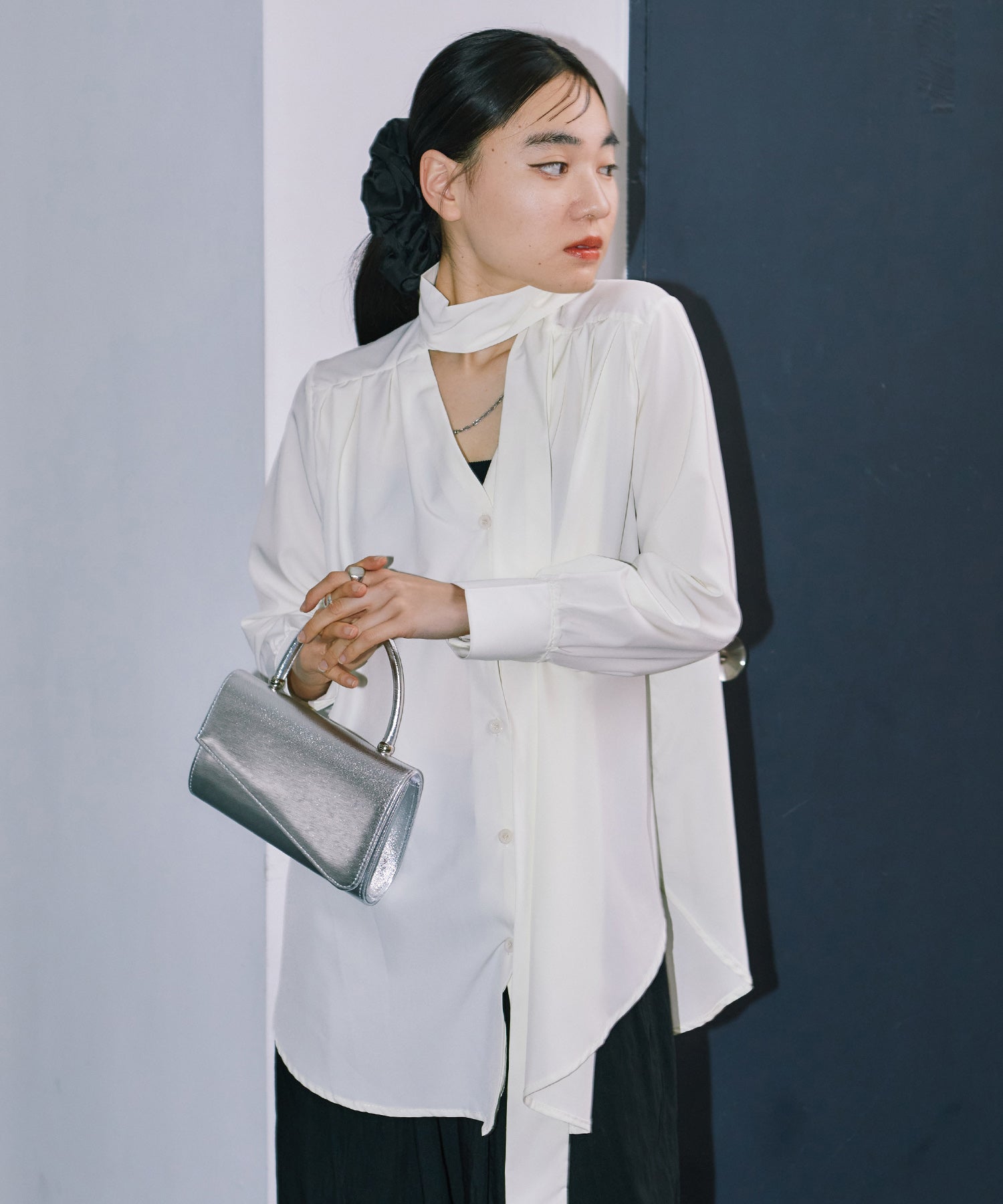 チョーカーネックフレアシャツ