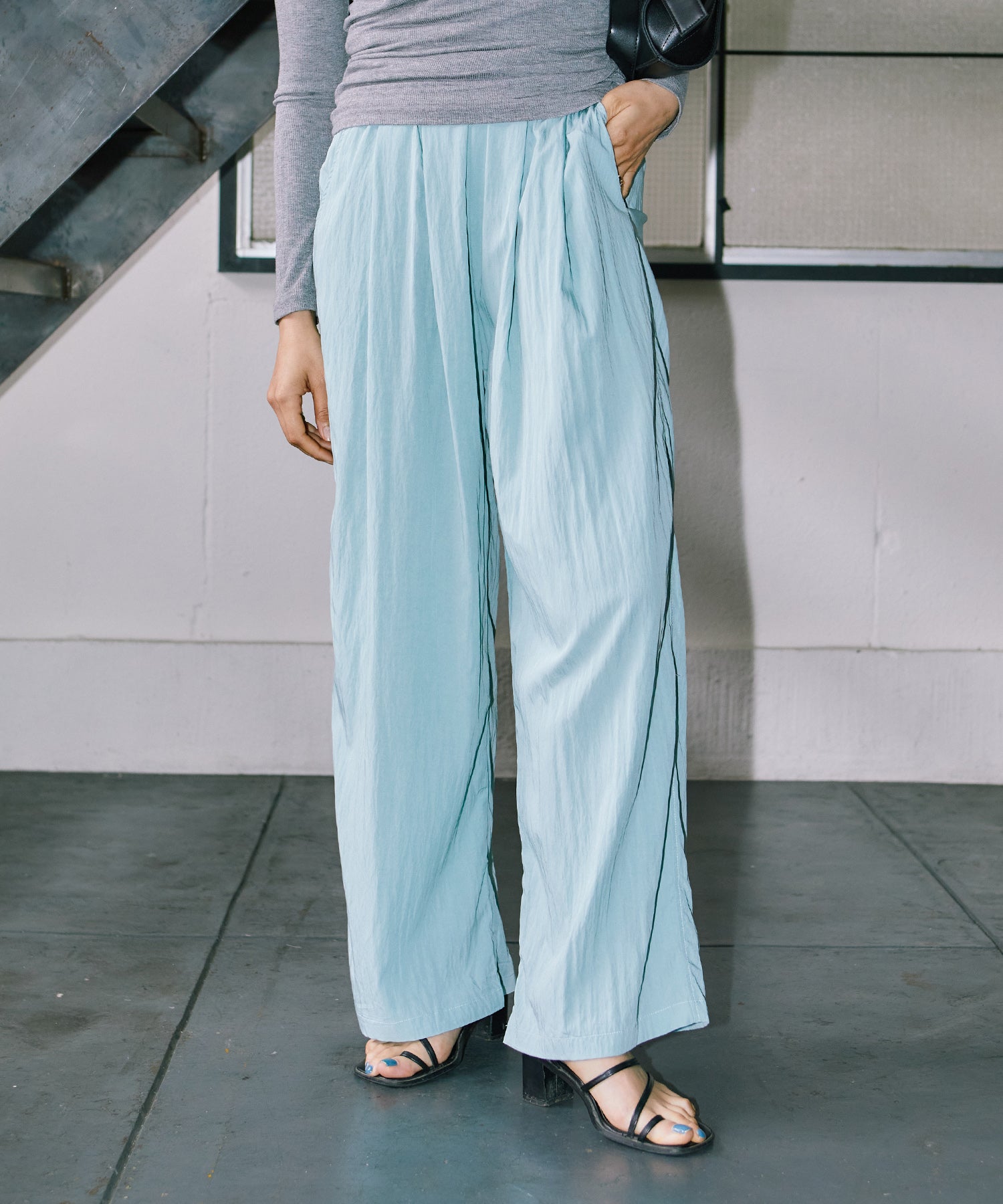 フロントタックワイドパンツ