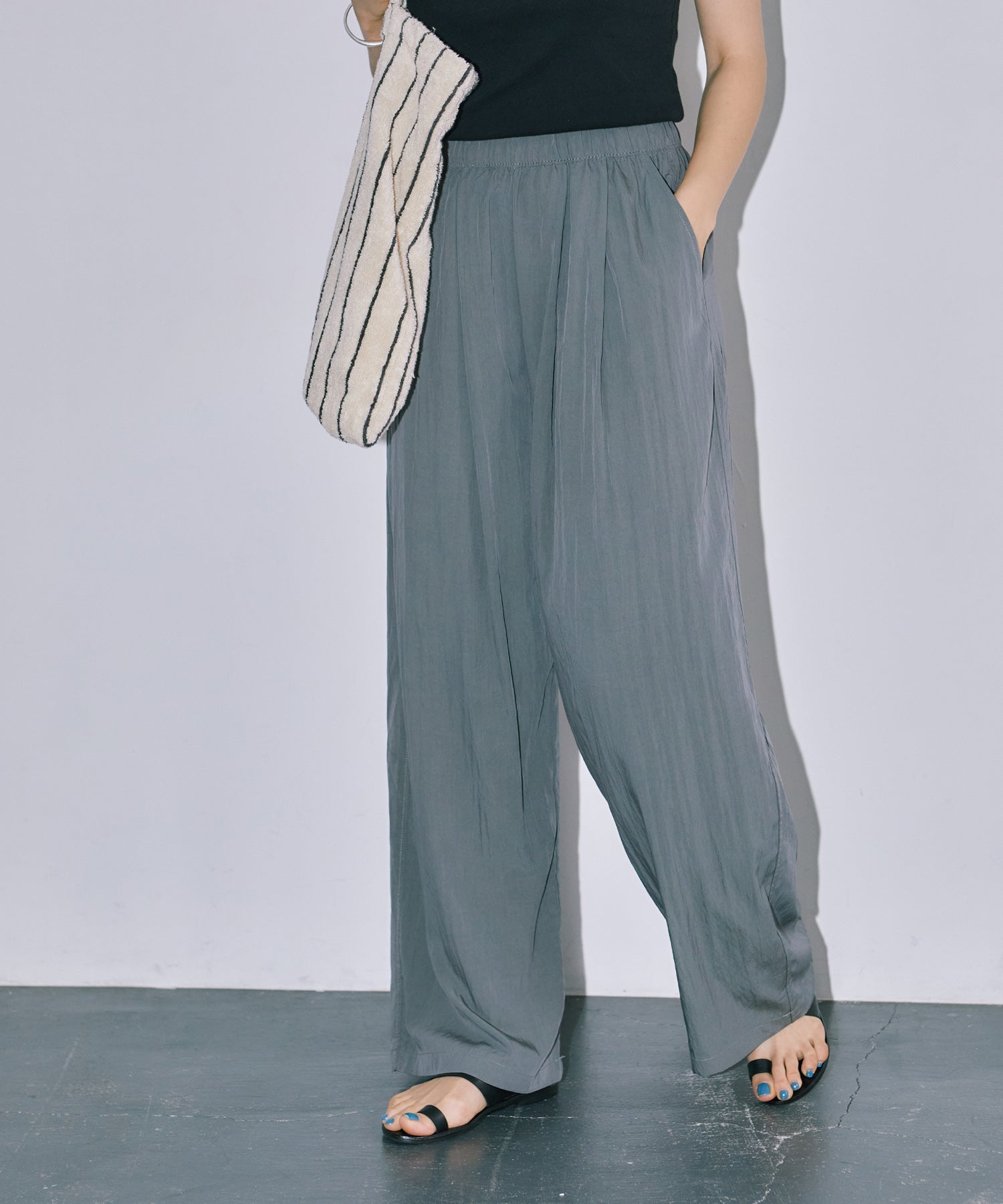 フロントタックワイドパンツ