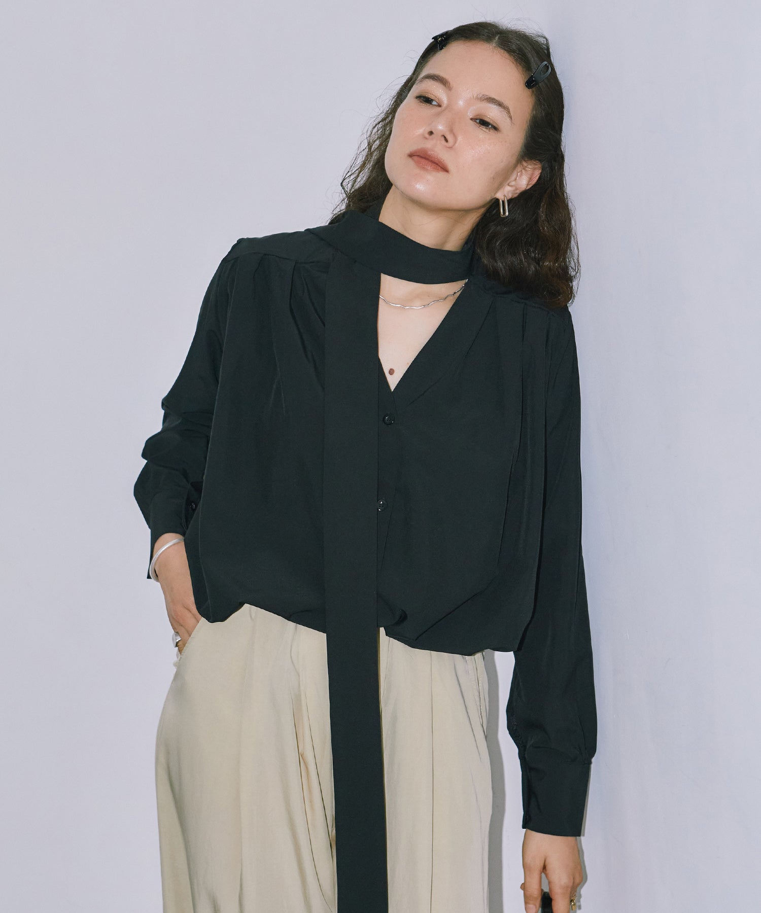 チョーカーネックフレアシャツ