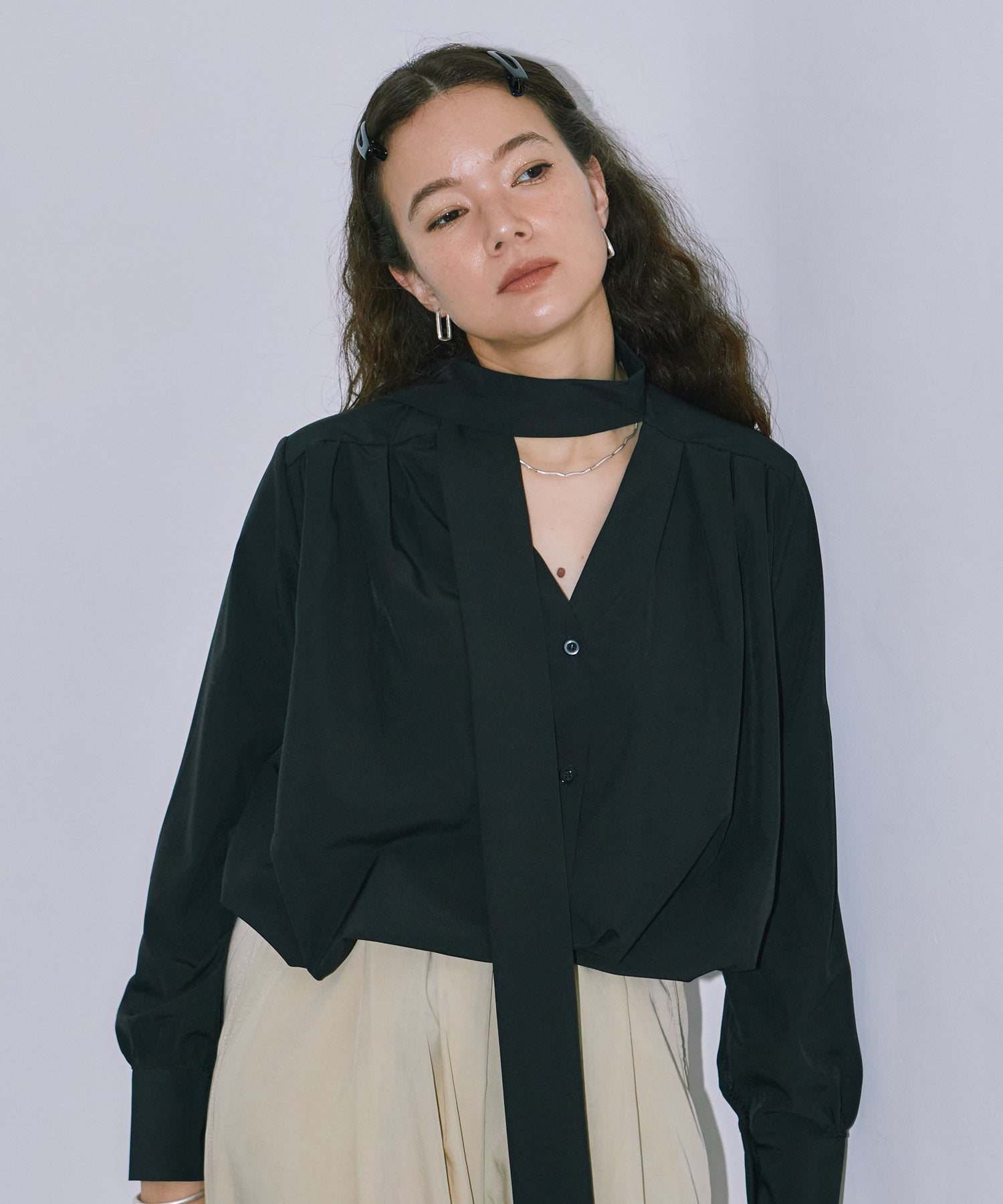 チョーカーネックフレアシャツ