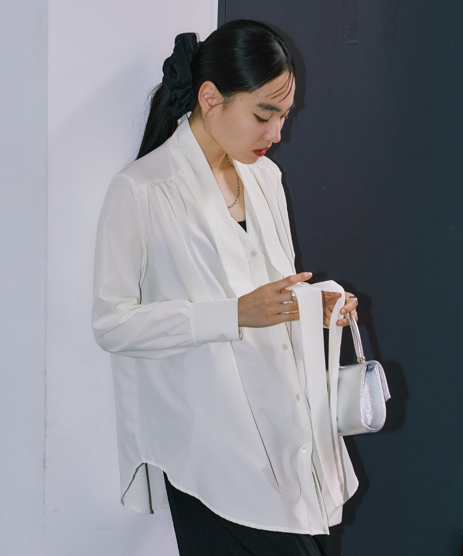 チョーカーネックフレアシャツ