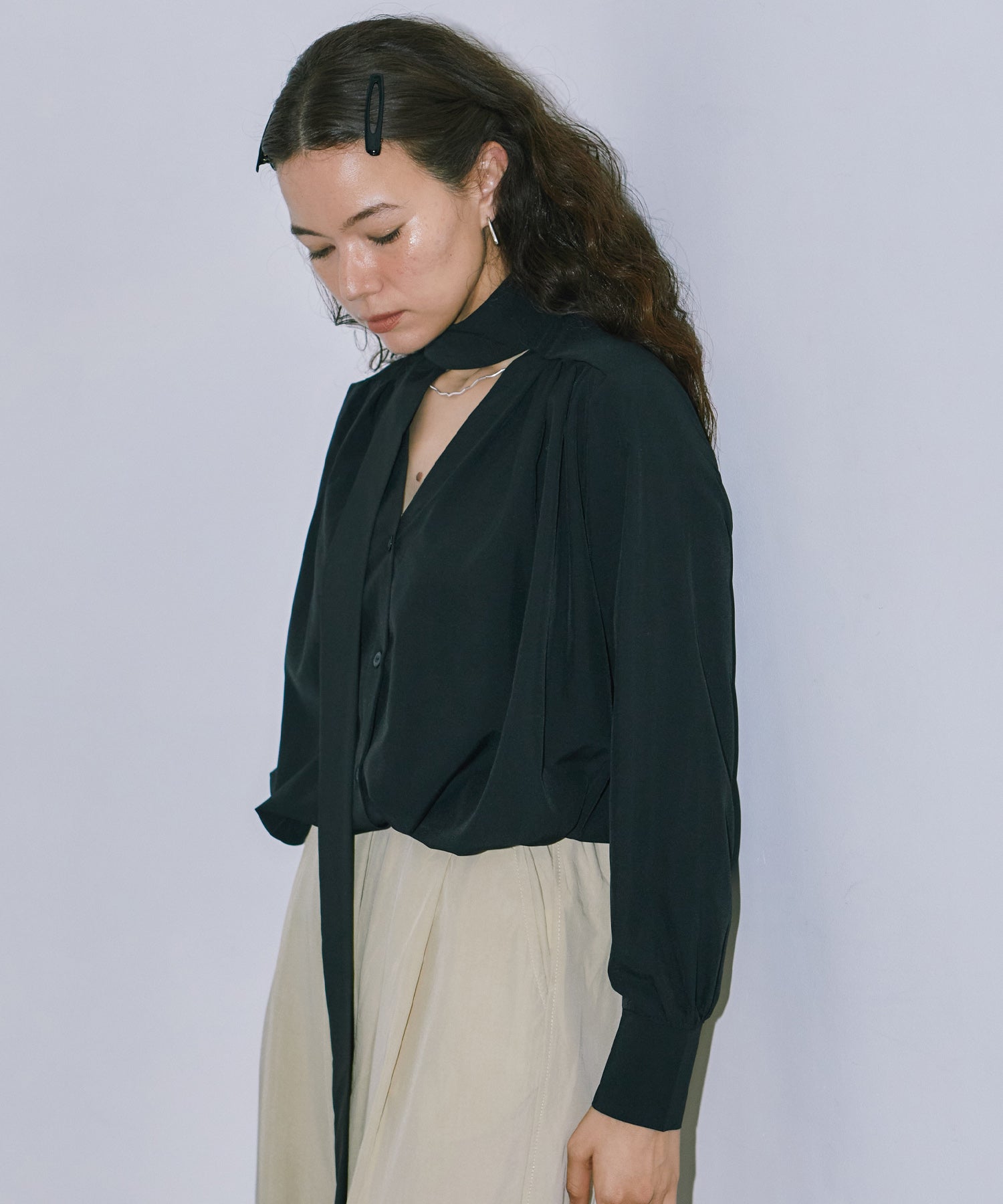 チョーカーネックフレアシャツ