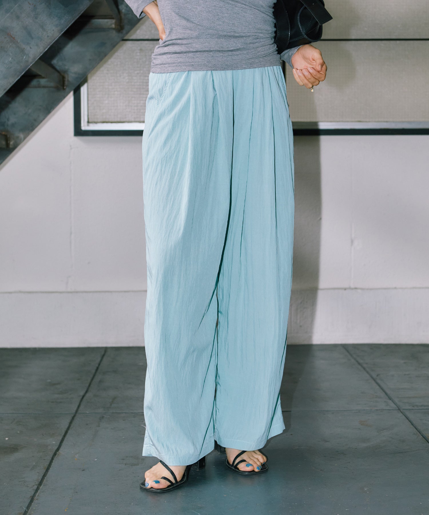 フロントタックワイドパンツ