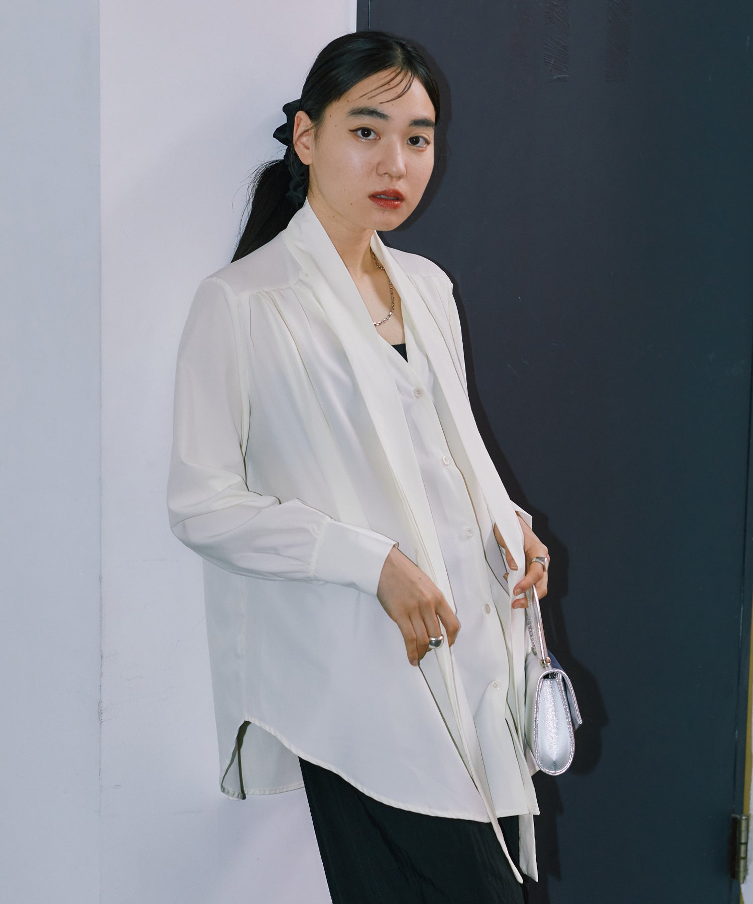 チョーカーネックフレアシャツ