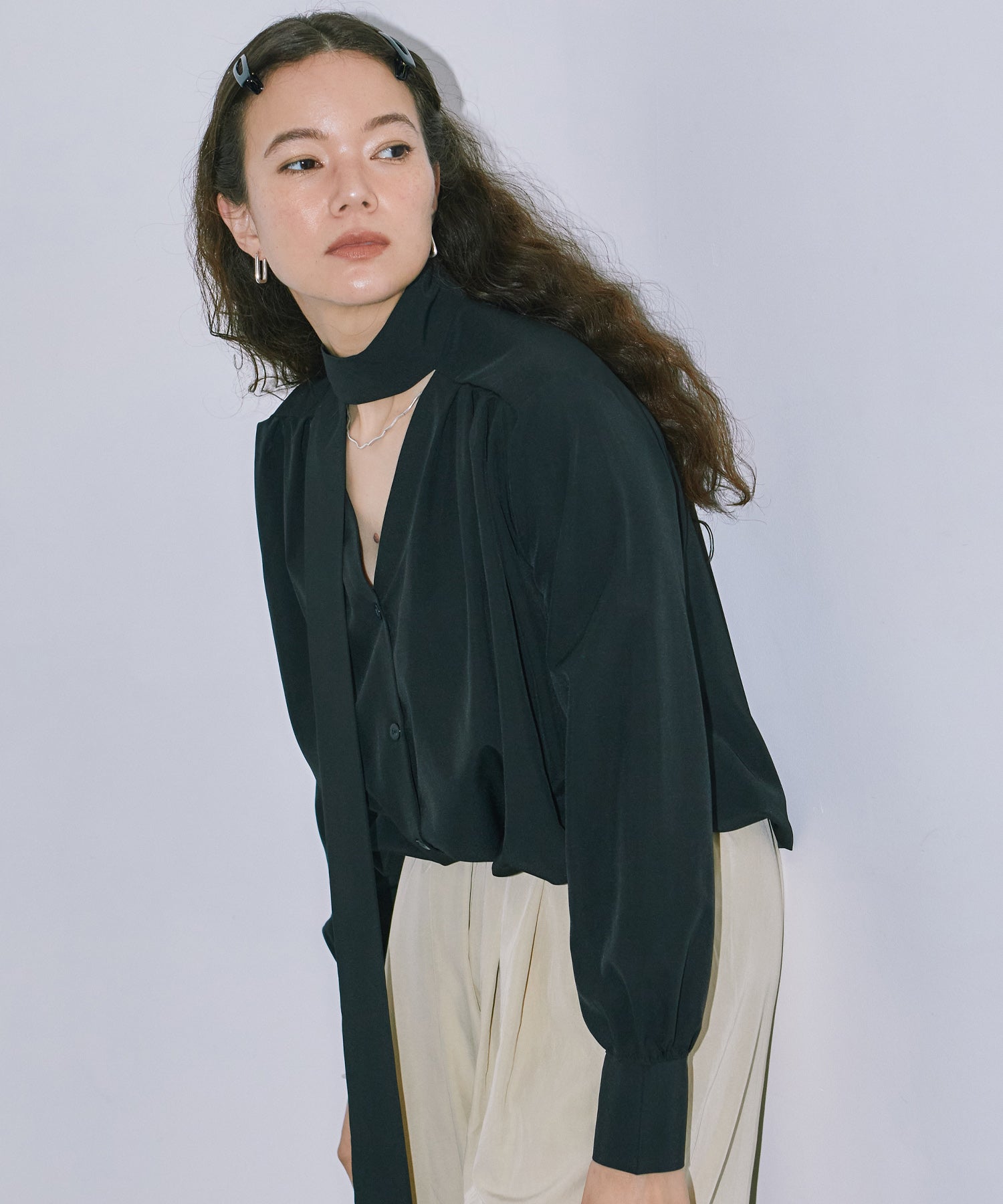 チョーカーネックフレアシャツ