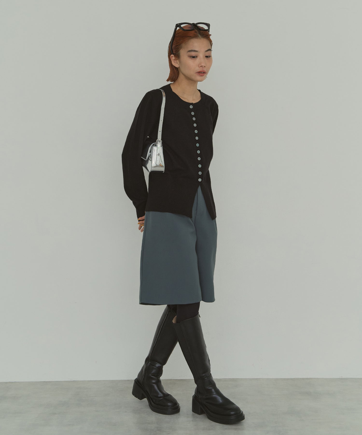 メニーボタンスリットカーデ